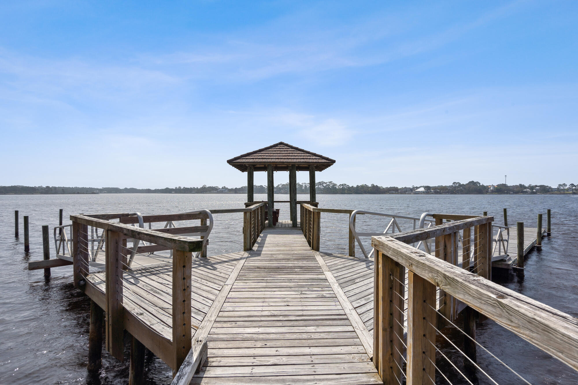 WILD HERON LAKESIDE LODGE - Residential