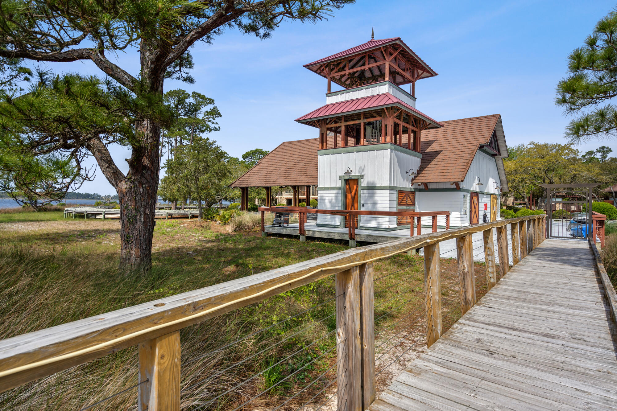 WILD HERON LAKESIDE LODGE - Residential
