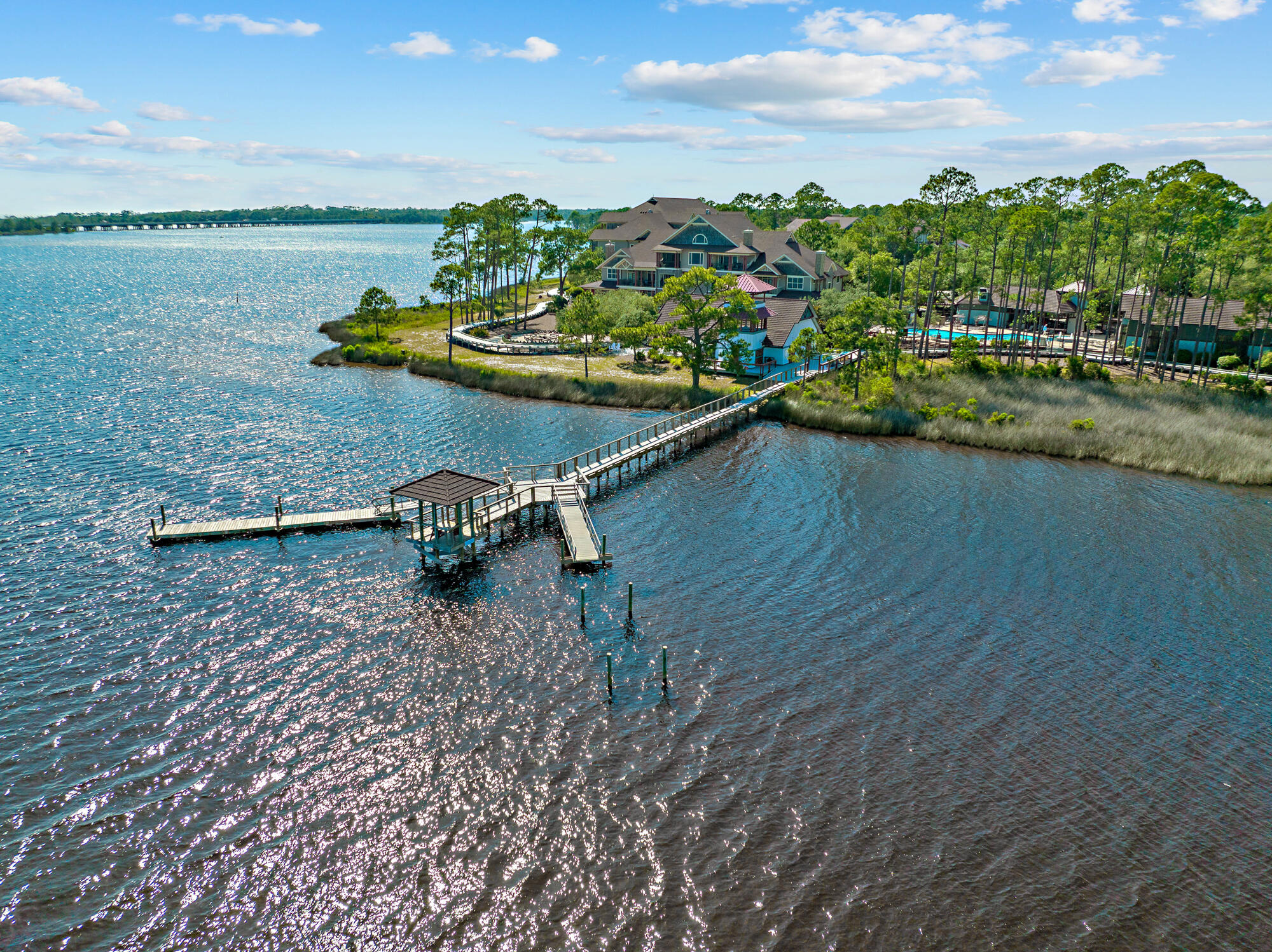WILD HERON LAKESIDE LODGE - Residential