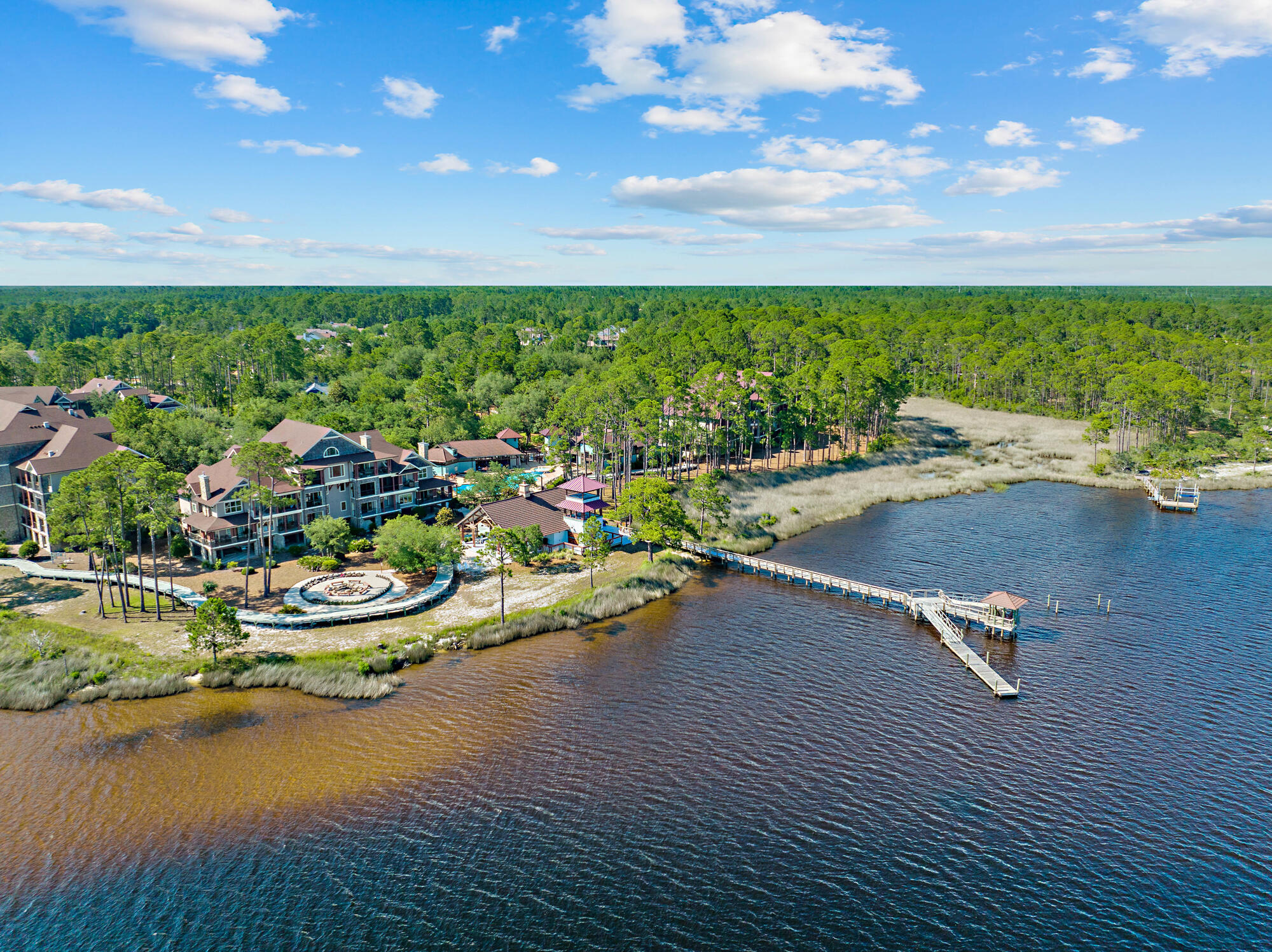 WILD HERON LAKESIDE LODGE - Residential