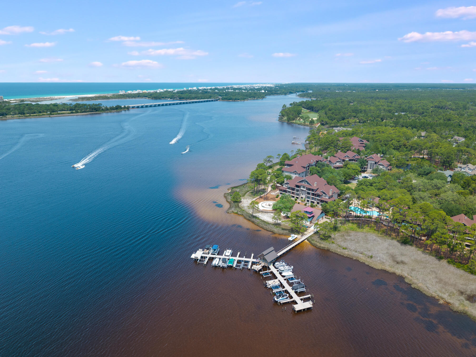 WILD HERON LAKESIDE LODGE - Residential