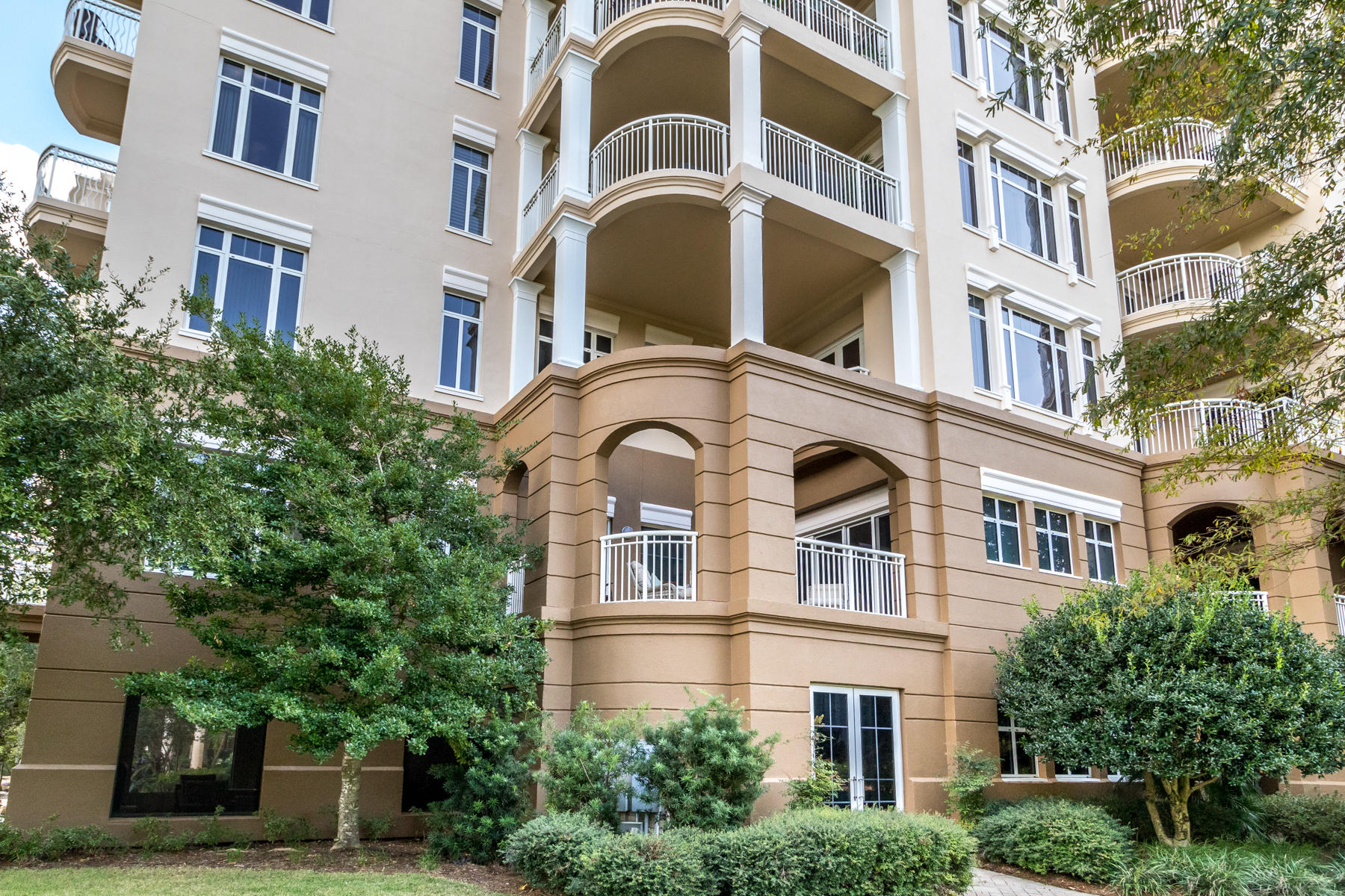 ONE WATER PLACE - Residential