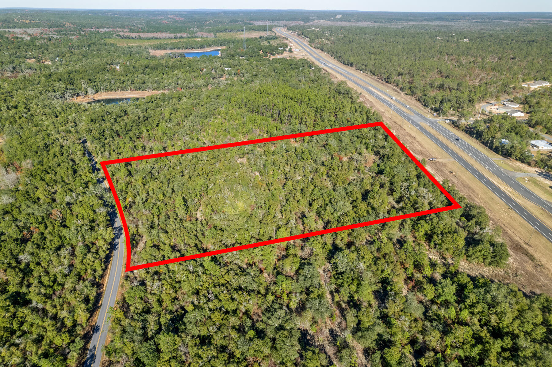 This 10.73-acre high and dry parcel, zoned commercial, offers an exceptional opportunity for retail or commercial development. With 544 feet of frontage on HWY 77 and an average daily traffic count of 9,000 vehicles, this property ensures maximum visibility in a rapidly expanding area. Located near Sunny Hills, one of Northwest Florida's largest platted subdivisions designed for 60,000 residents and featuring an 18-hole golf course, the site is ideally situated to serve a growing community. Just 40 minutes from Northwest Florida Beaches International Airport and 45 minutes from Panama City Beach, this prime location is at the center of the region's economic development. Don't miss the chance to invest in this dynamic growth corridor. Contact your favorite Realtor today!