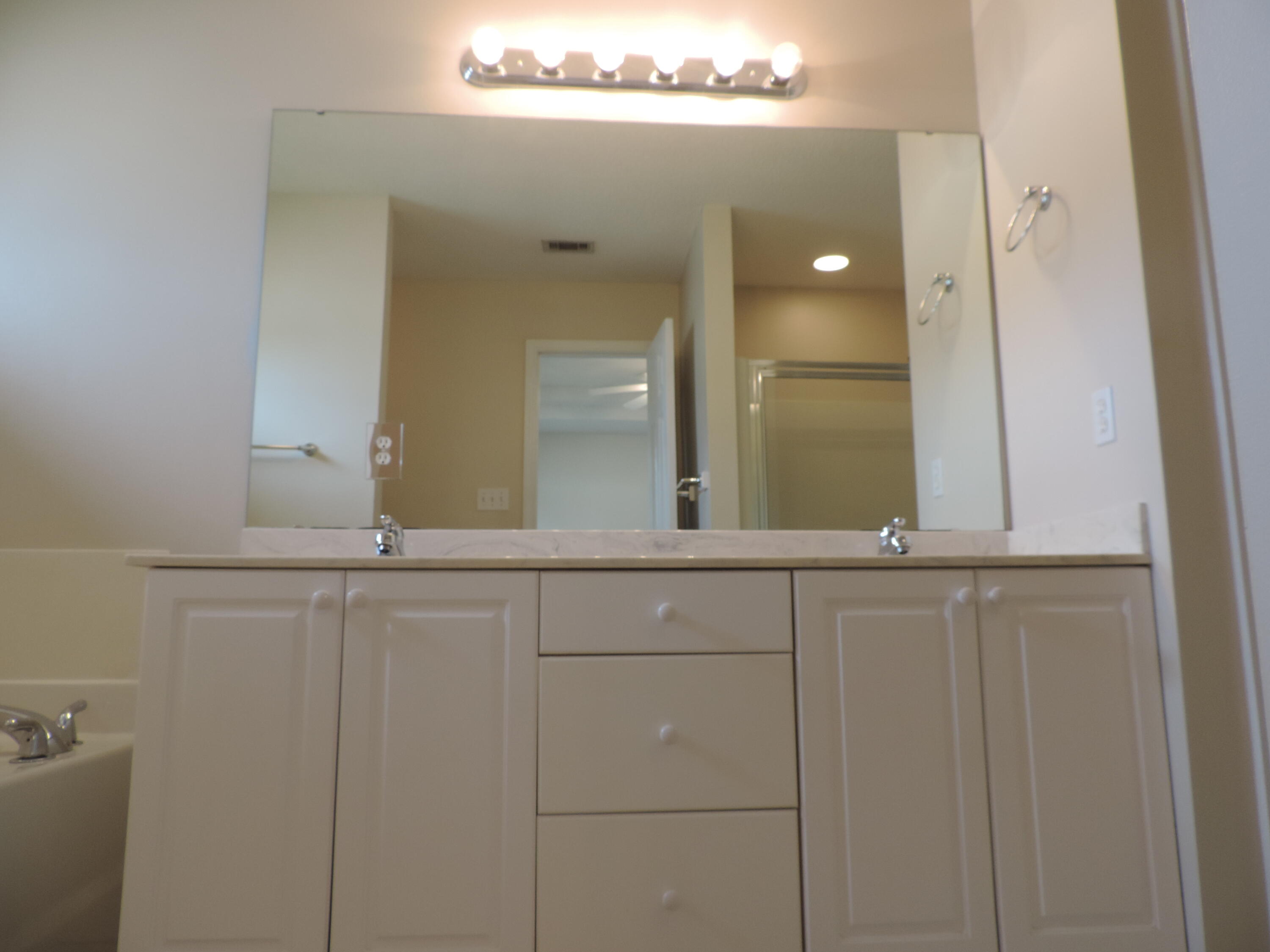 NORTHRIDGE - Residential