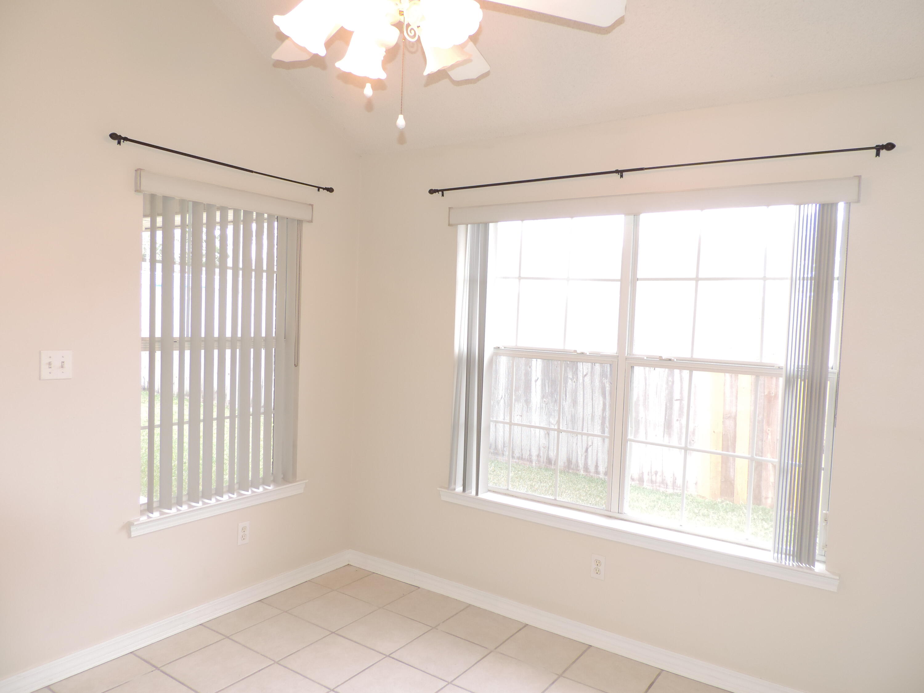 NORTHRIDGE - Residential