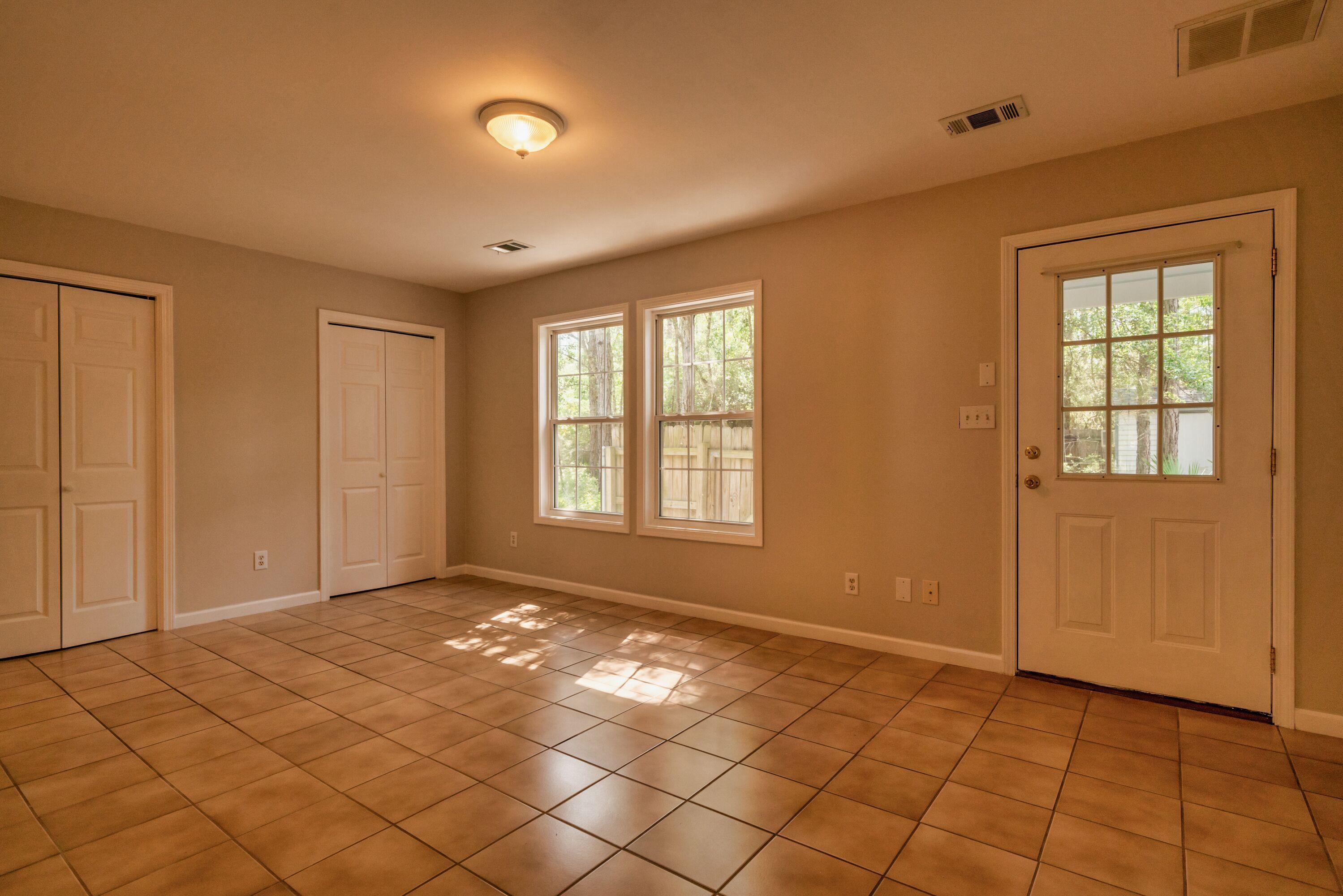 CREEKSIDE - Residential