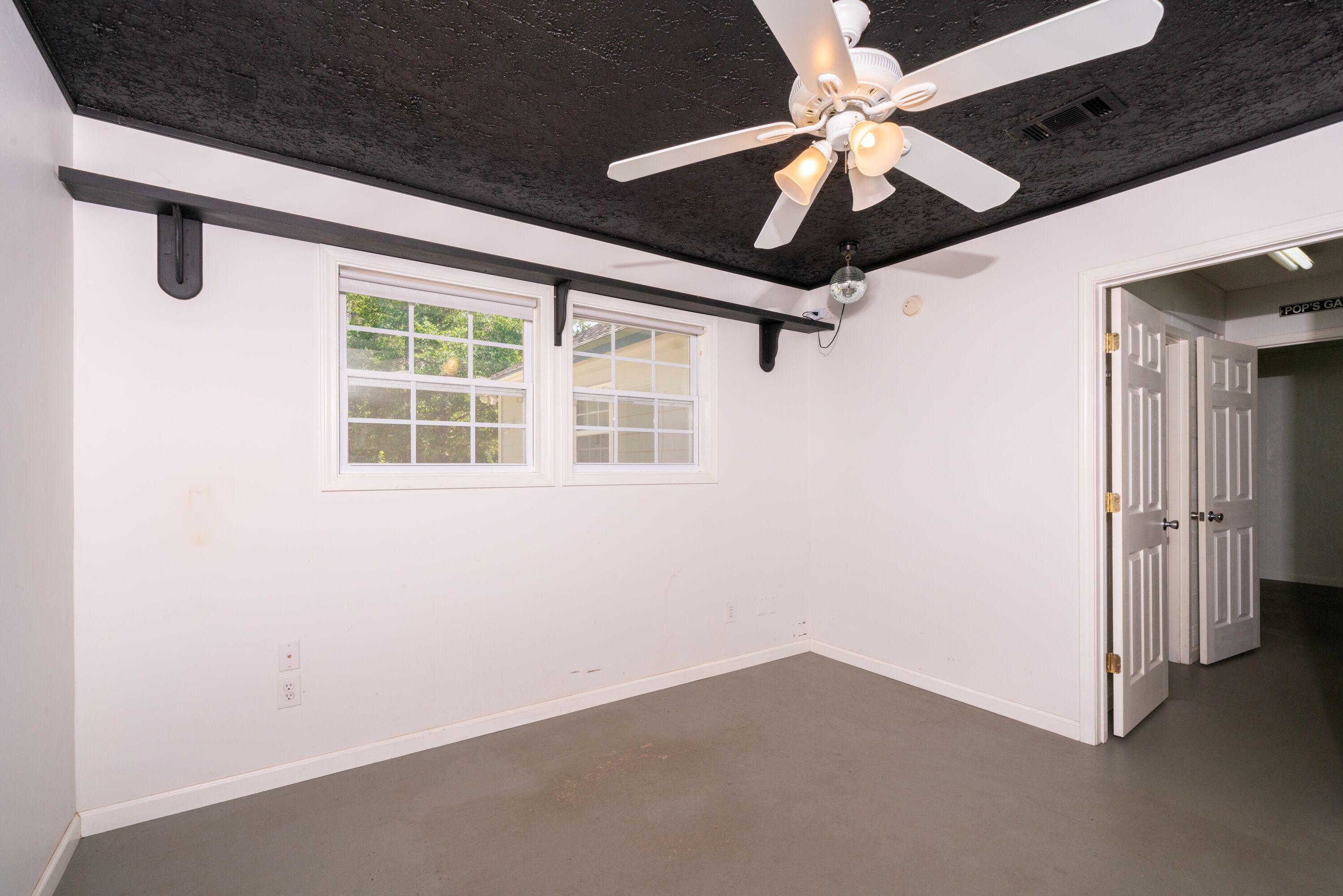 CREEKSIDE - Residential