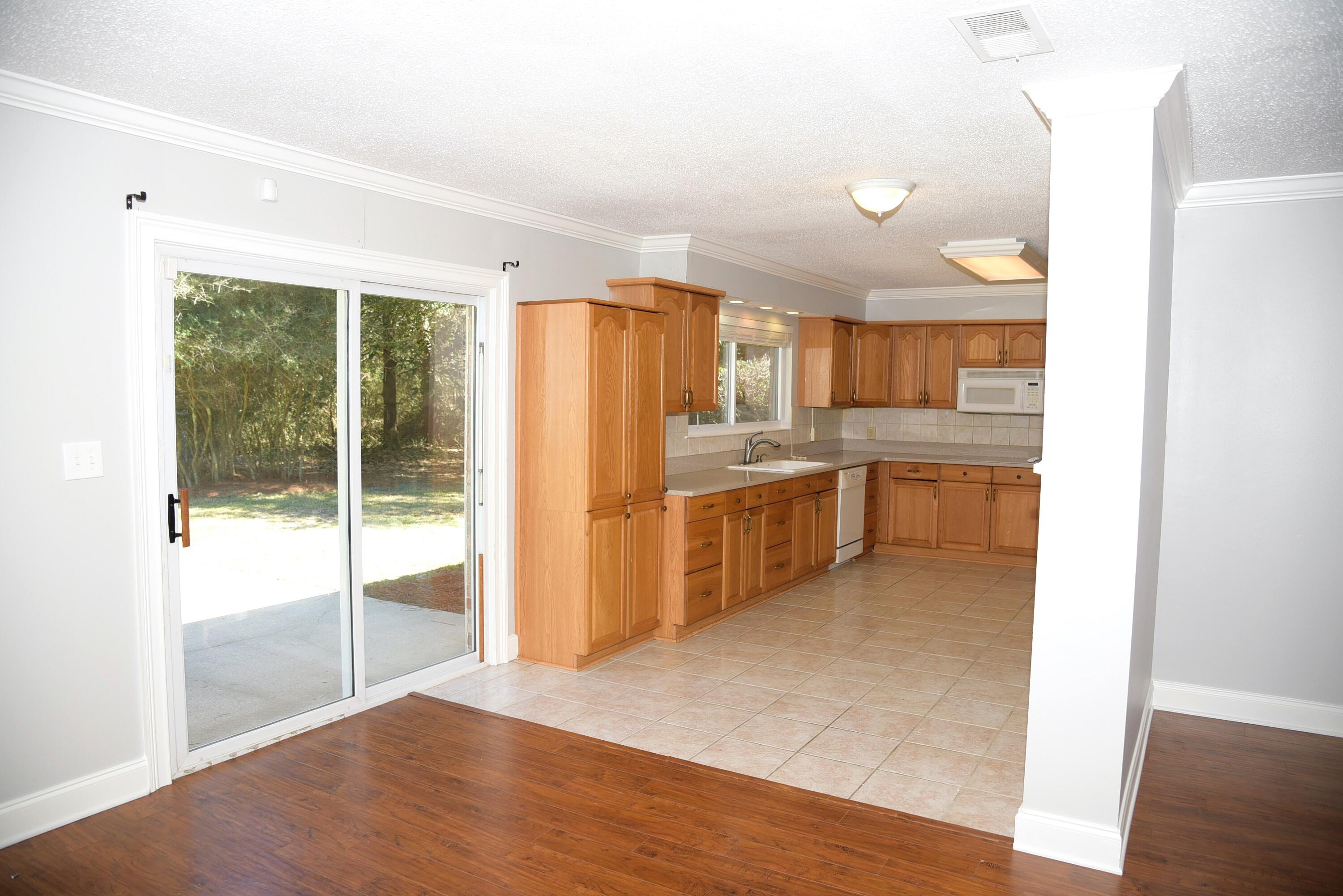 ROCKY BAYOU ESTATES 03 - Residential Lease