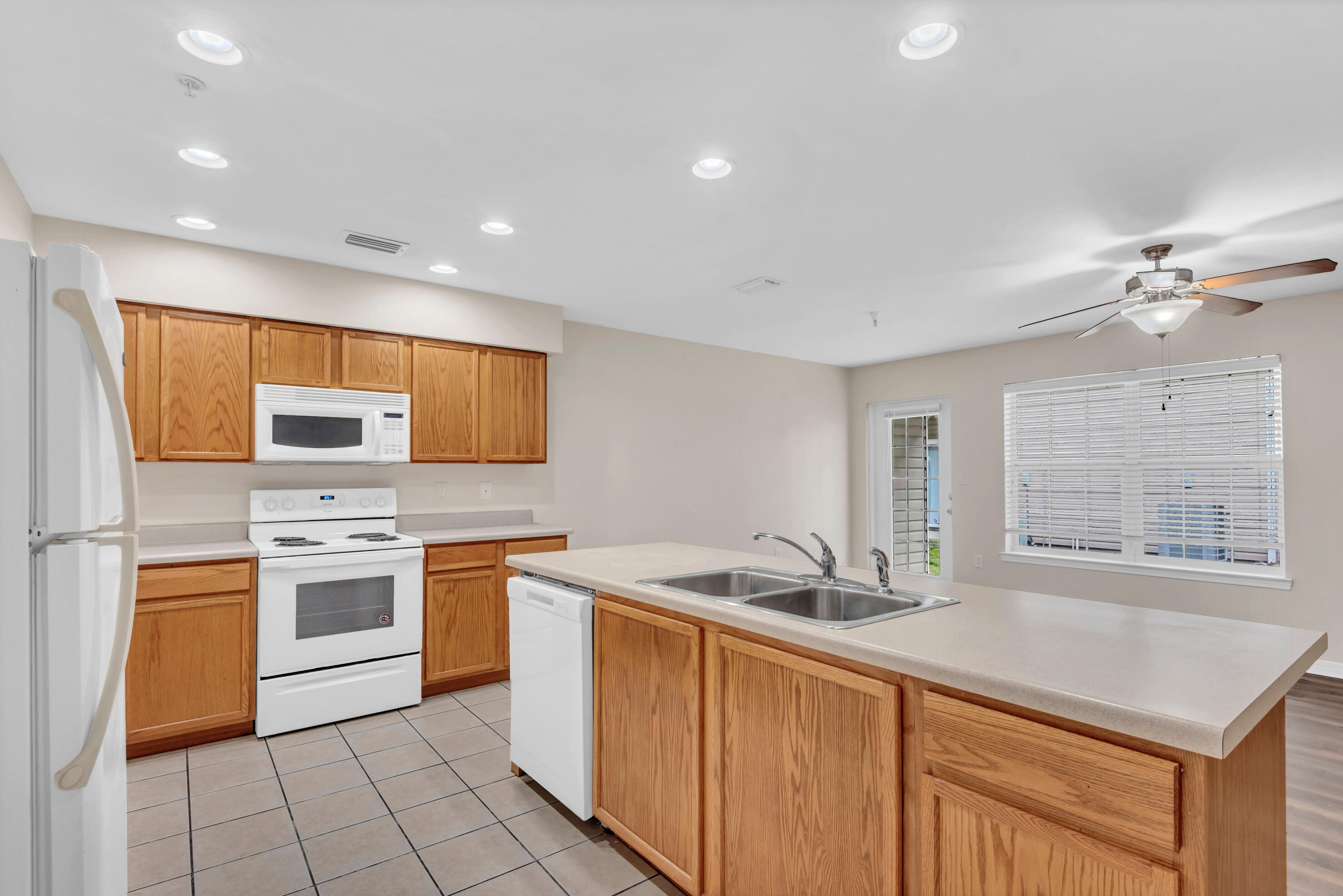 DAVENPORT PLACE - Residential Lease