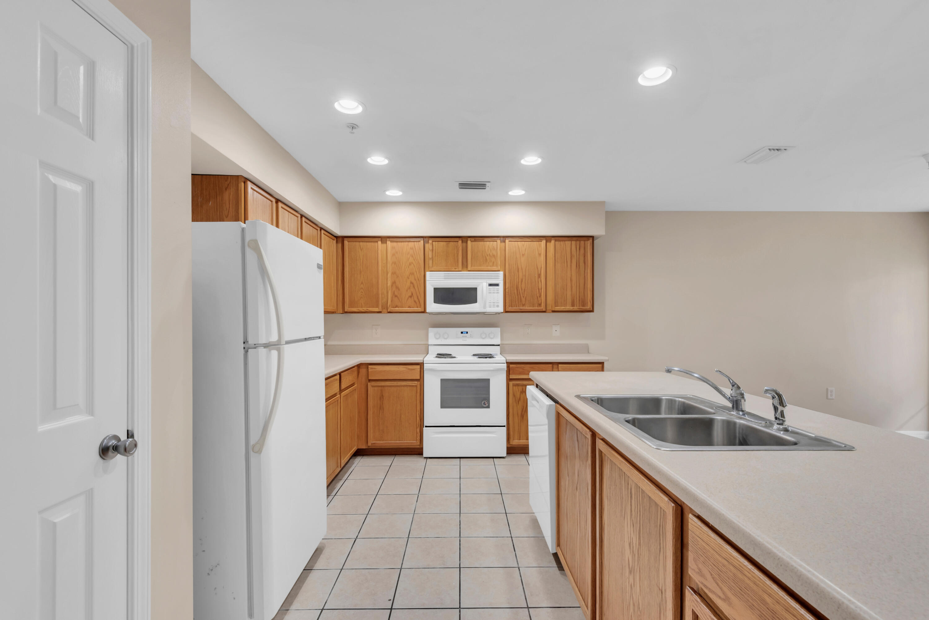 DAVENPORT PLACE - Residential Lease