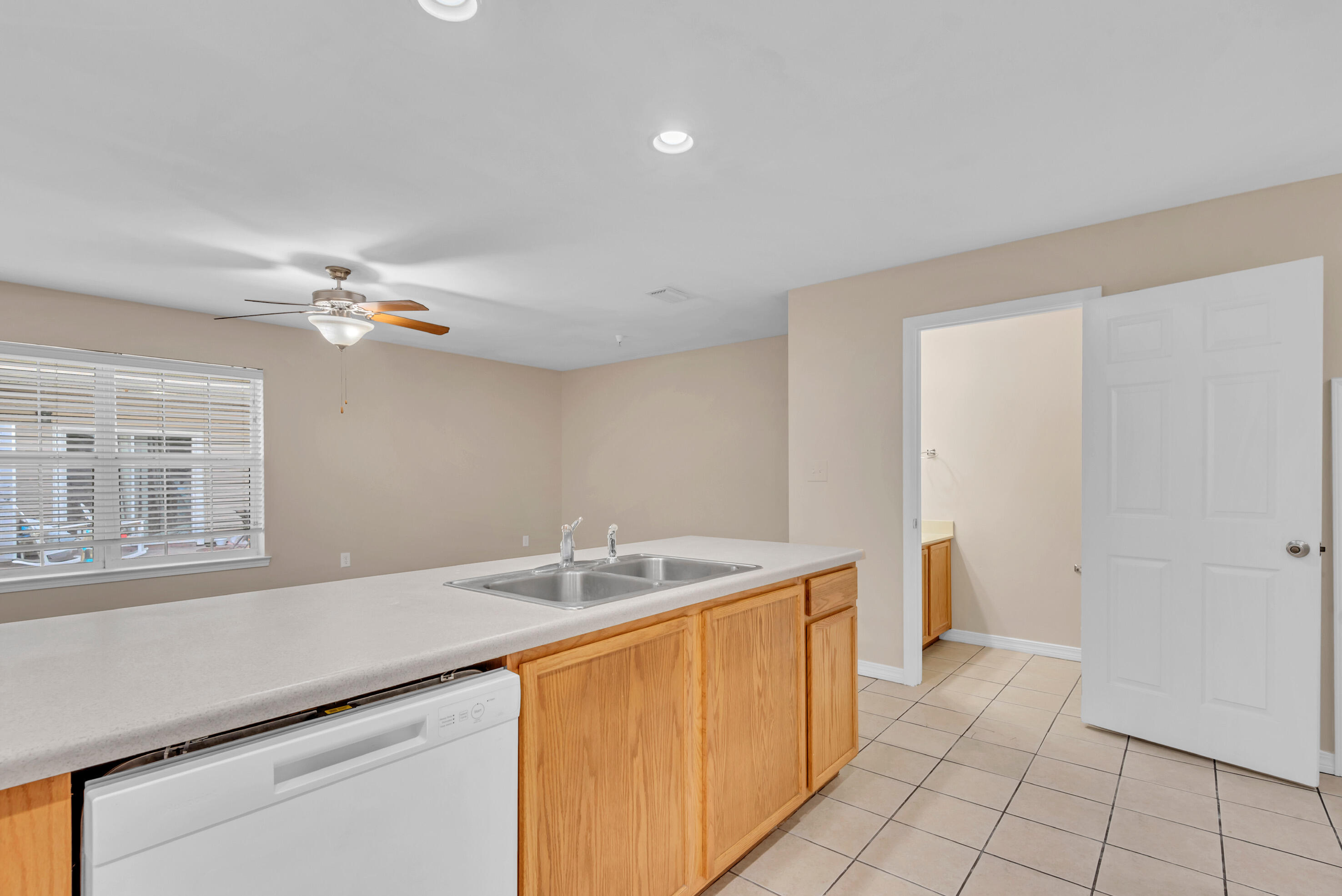 DAVENPORT PLACE - Residential Lease