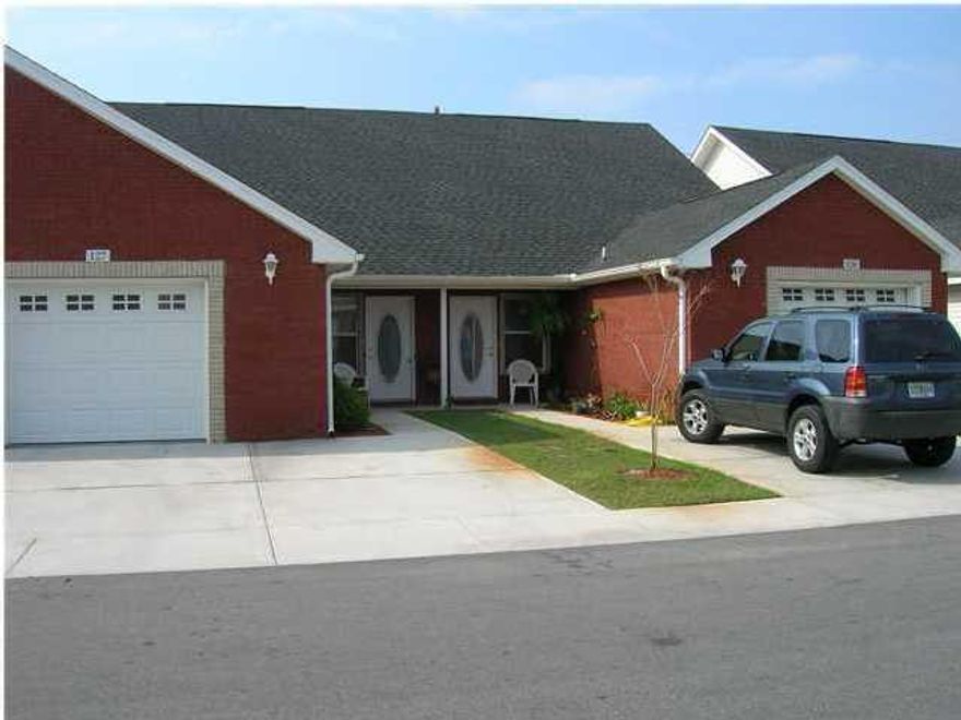 Extremely well maintained t/h in the heart of Destin! Close to the beach, shopping, entertainment and everything else Destin has to offer! This 3br/2.5ba unit is move-in ready with beautifully tiled 1st floor which includes the master bedroom. 2bdr share another full bath on the 2nd floor. Must see to appreciate!!