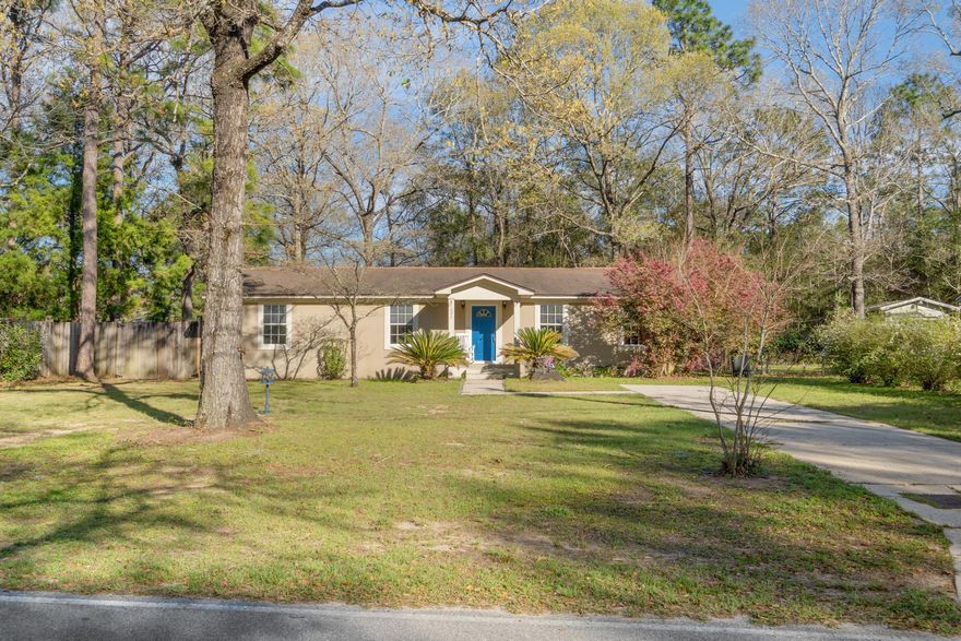 Come on in! Fun lives here! Pull your boat or RV around through the double gates. Kings Lake is mere minutes away. Entertain family and friends inside in the large living room or hang out on the screened in back porch. Kick the ball around, chase the kiddos, run and play on the third of an acre lot. 2020 Upgrades include: stainless steel appliances, LVP flooring, fresh paint. Water heater 2022.
