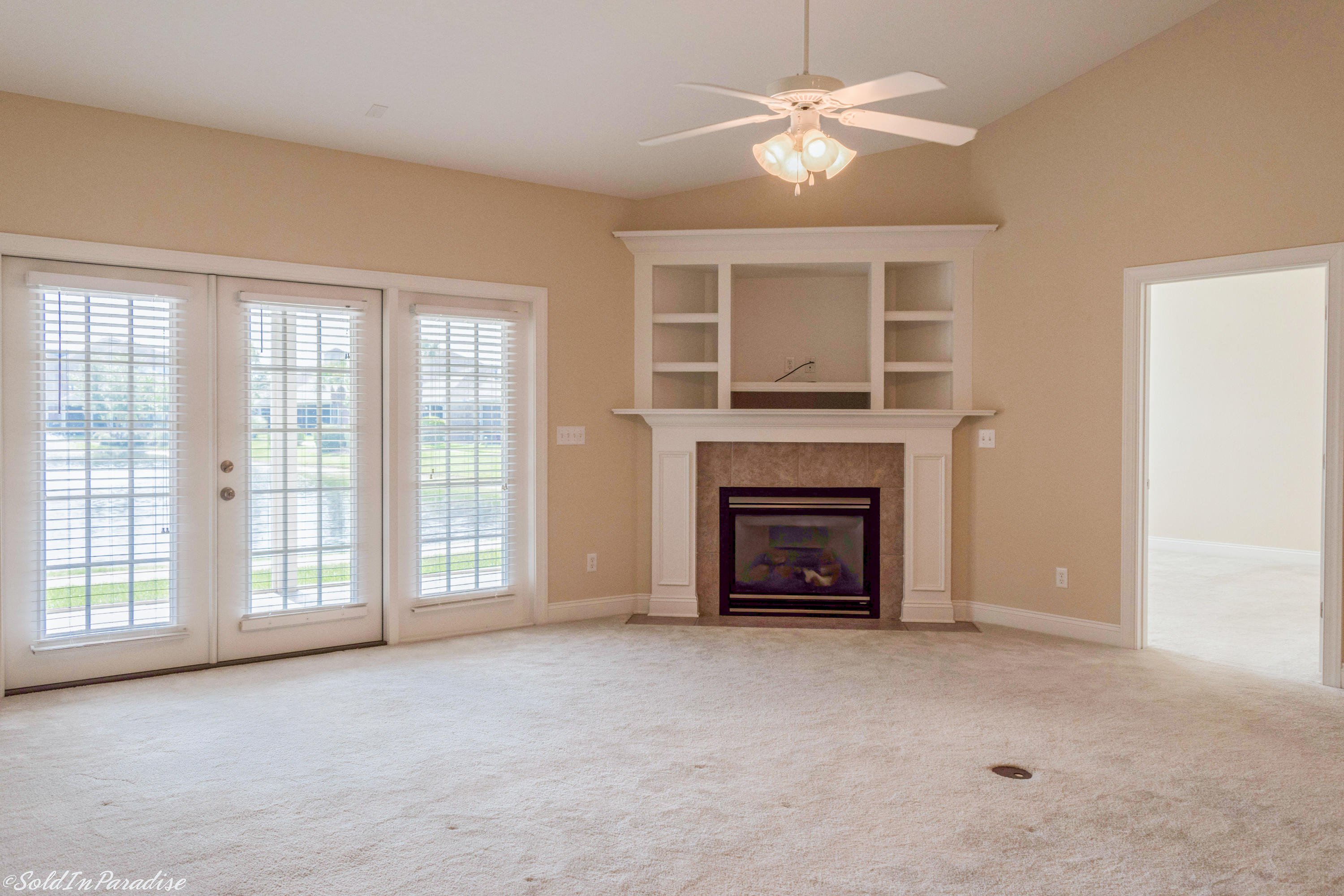 DIAMOND LAKES - Residential Lease
