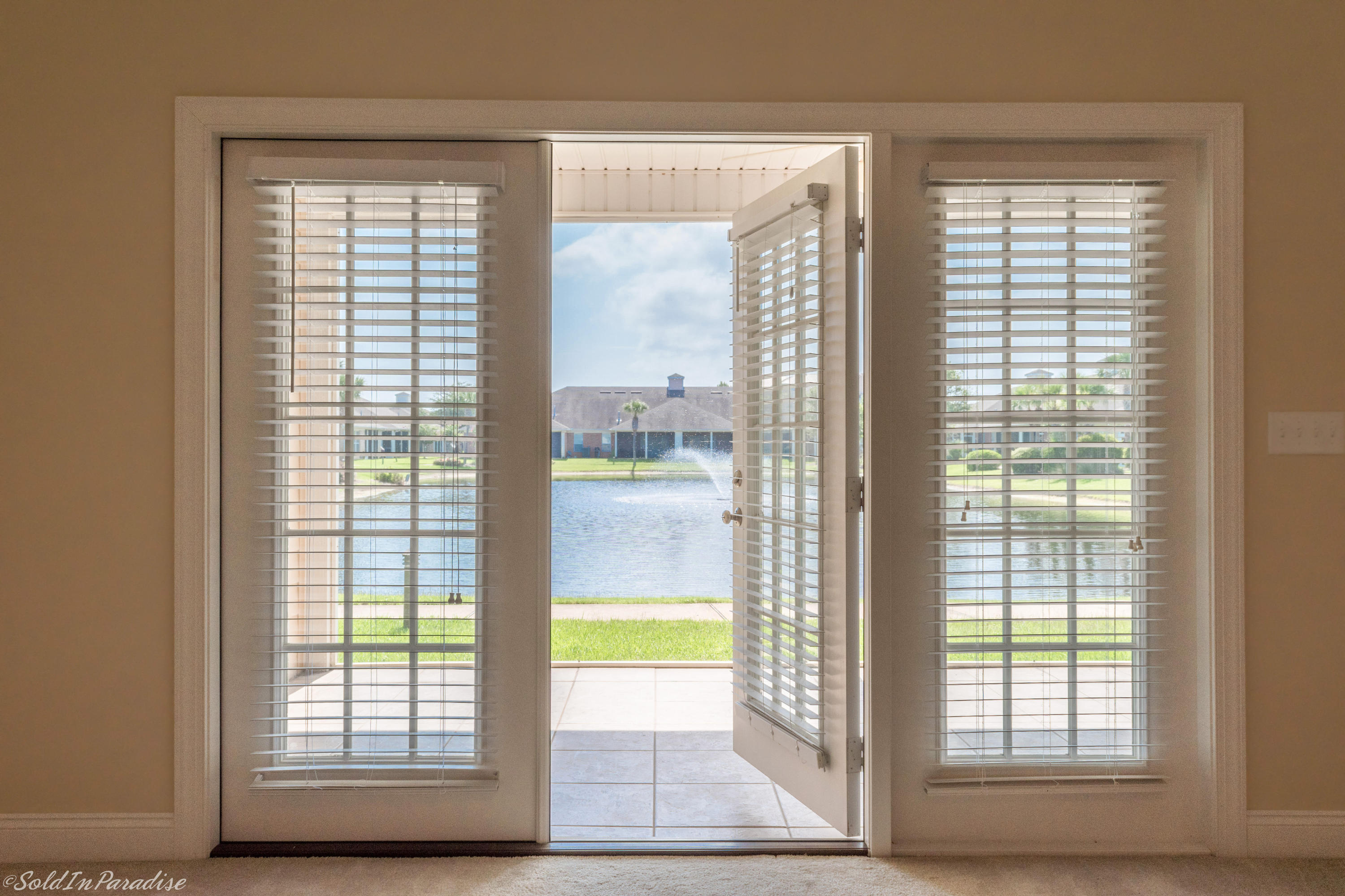 DIAMOND LAKES - Residential Lease