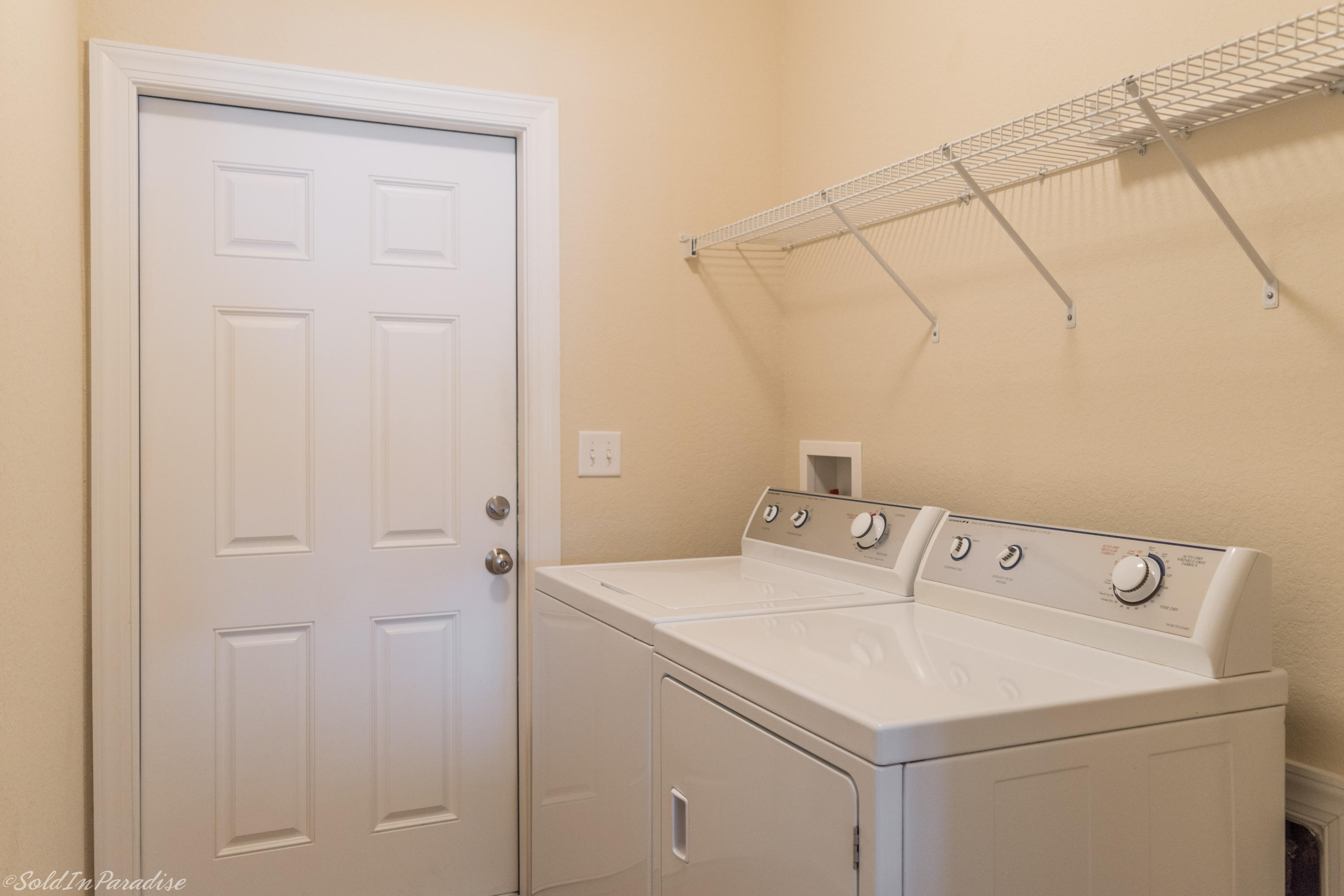 DIAMOND LAKES - Residential Lease