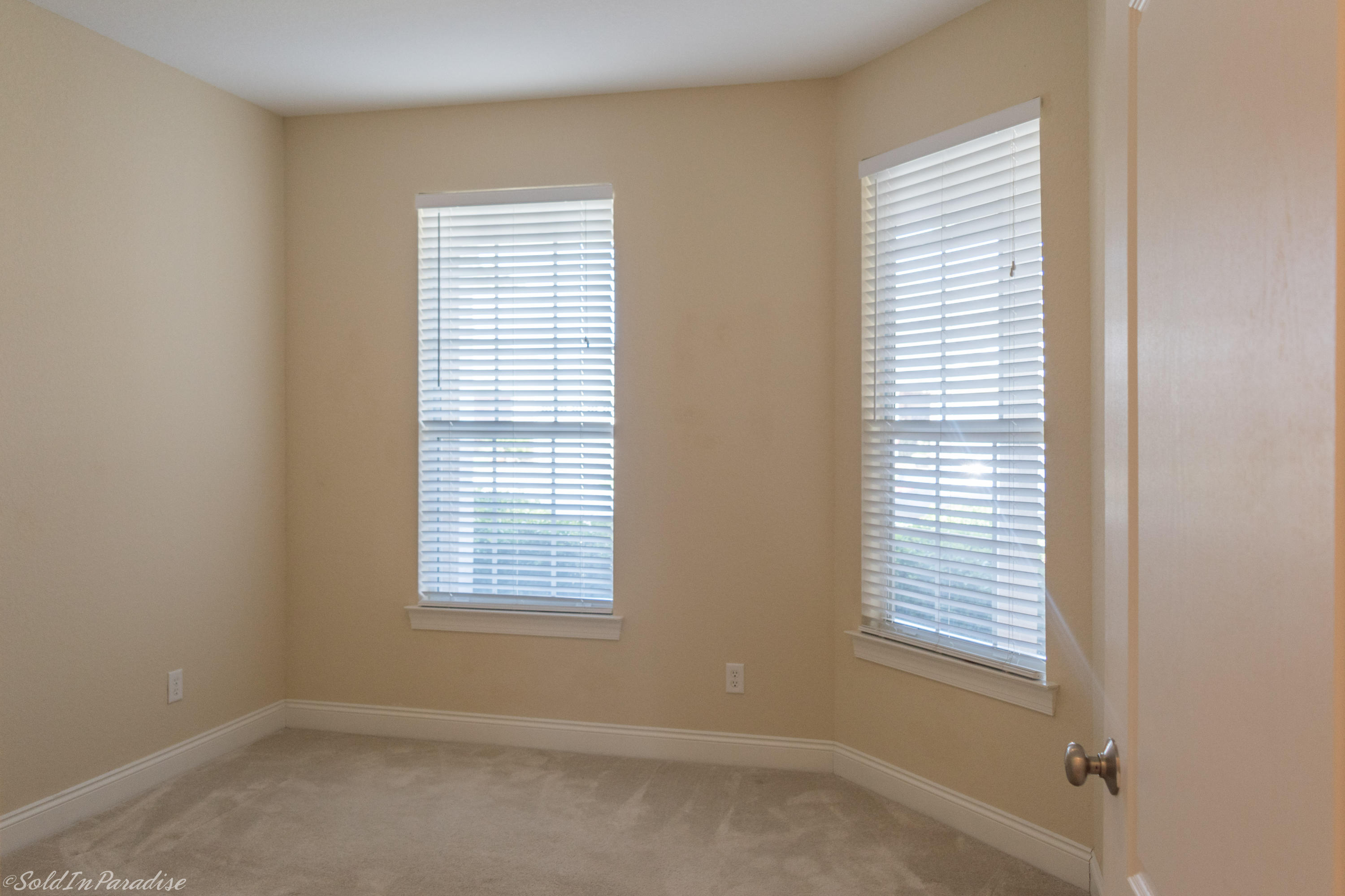 DIAMOND LAKES - Residential Lease