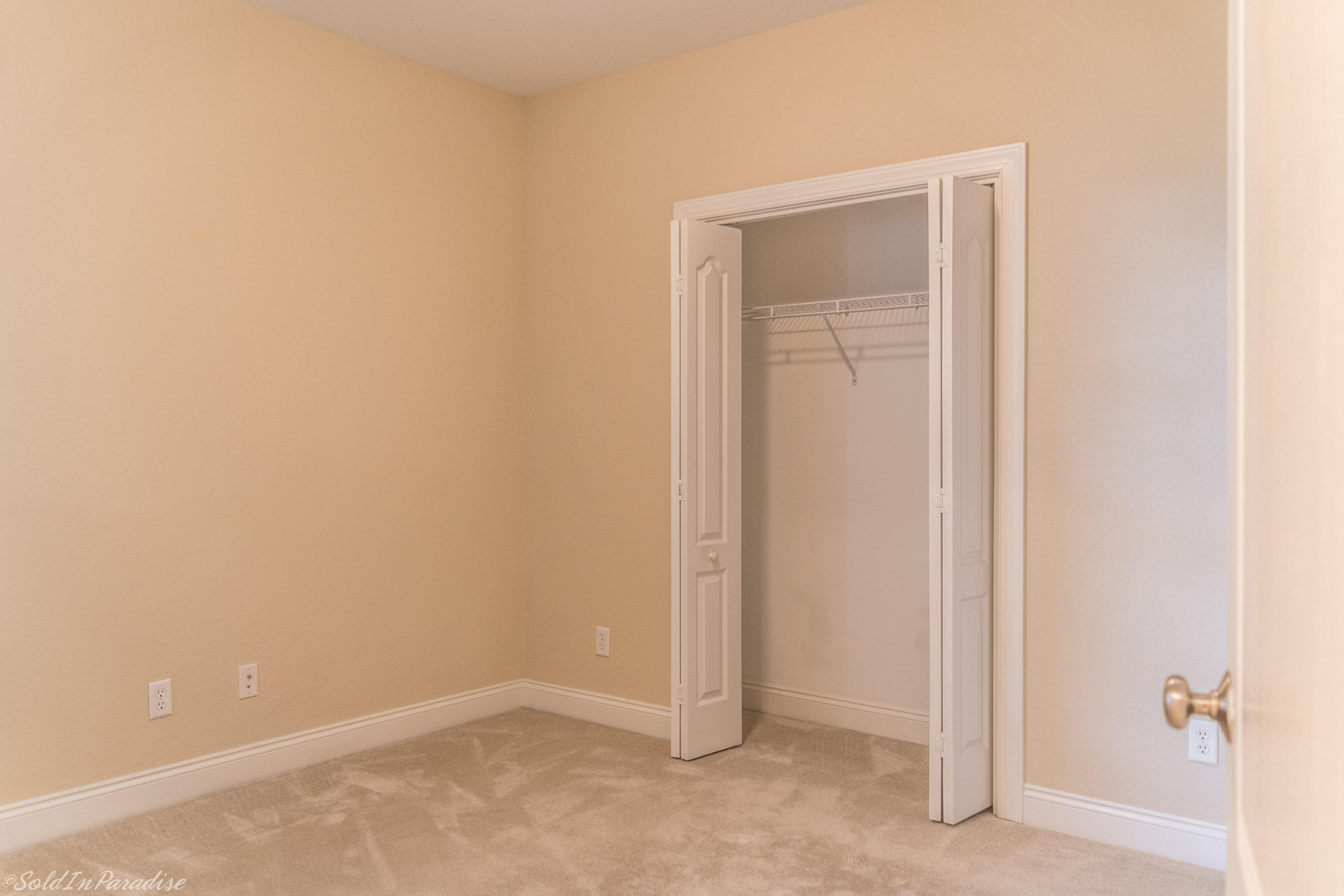 DIAMOND LAKES - Residential Lease