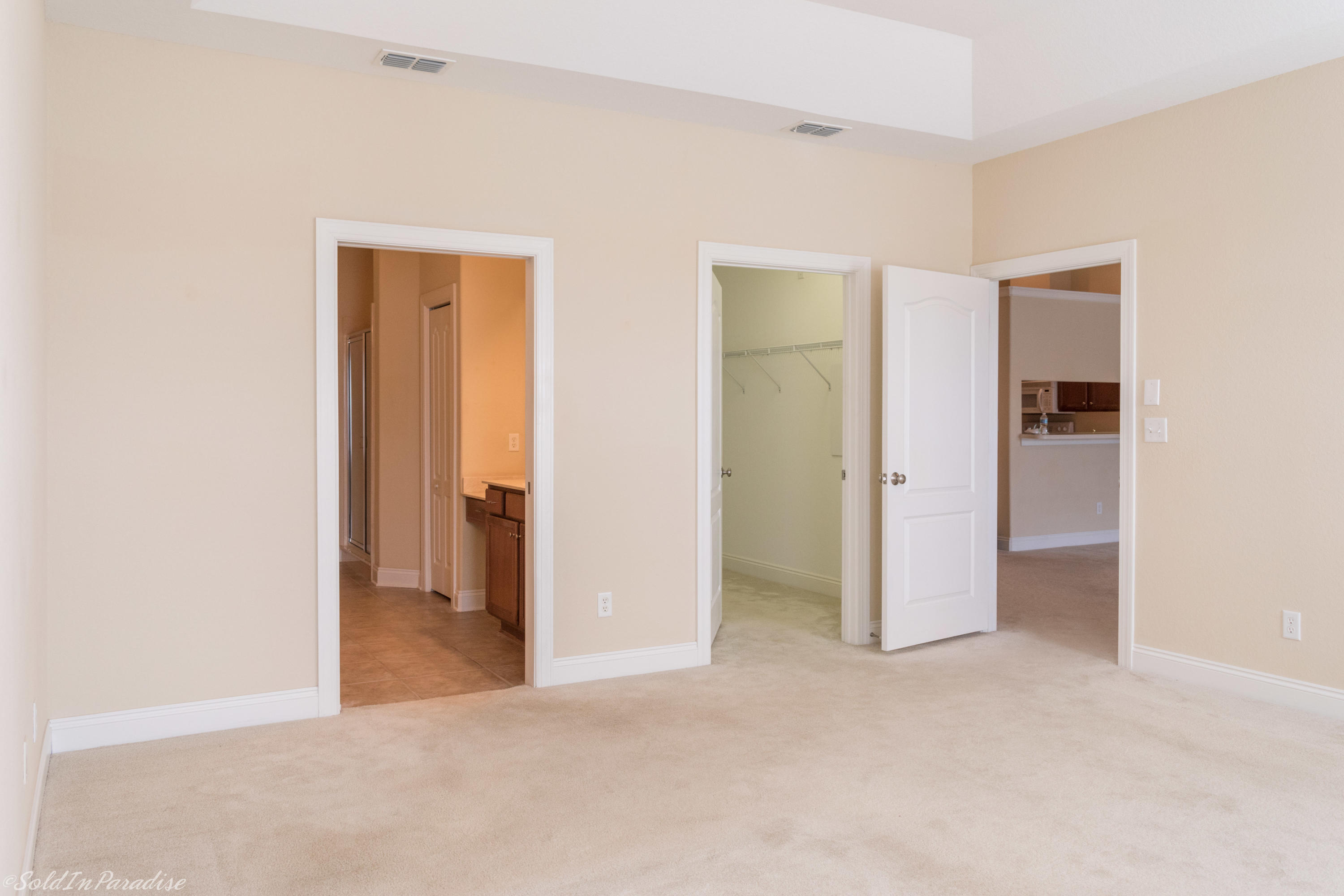 DIAMOND LAKES - Residential Lease