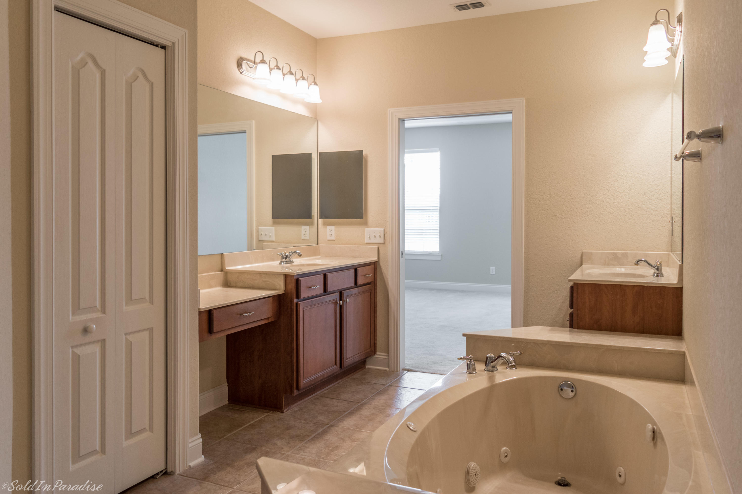 DIAMOND LAKES - Residential Lease