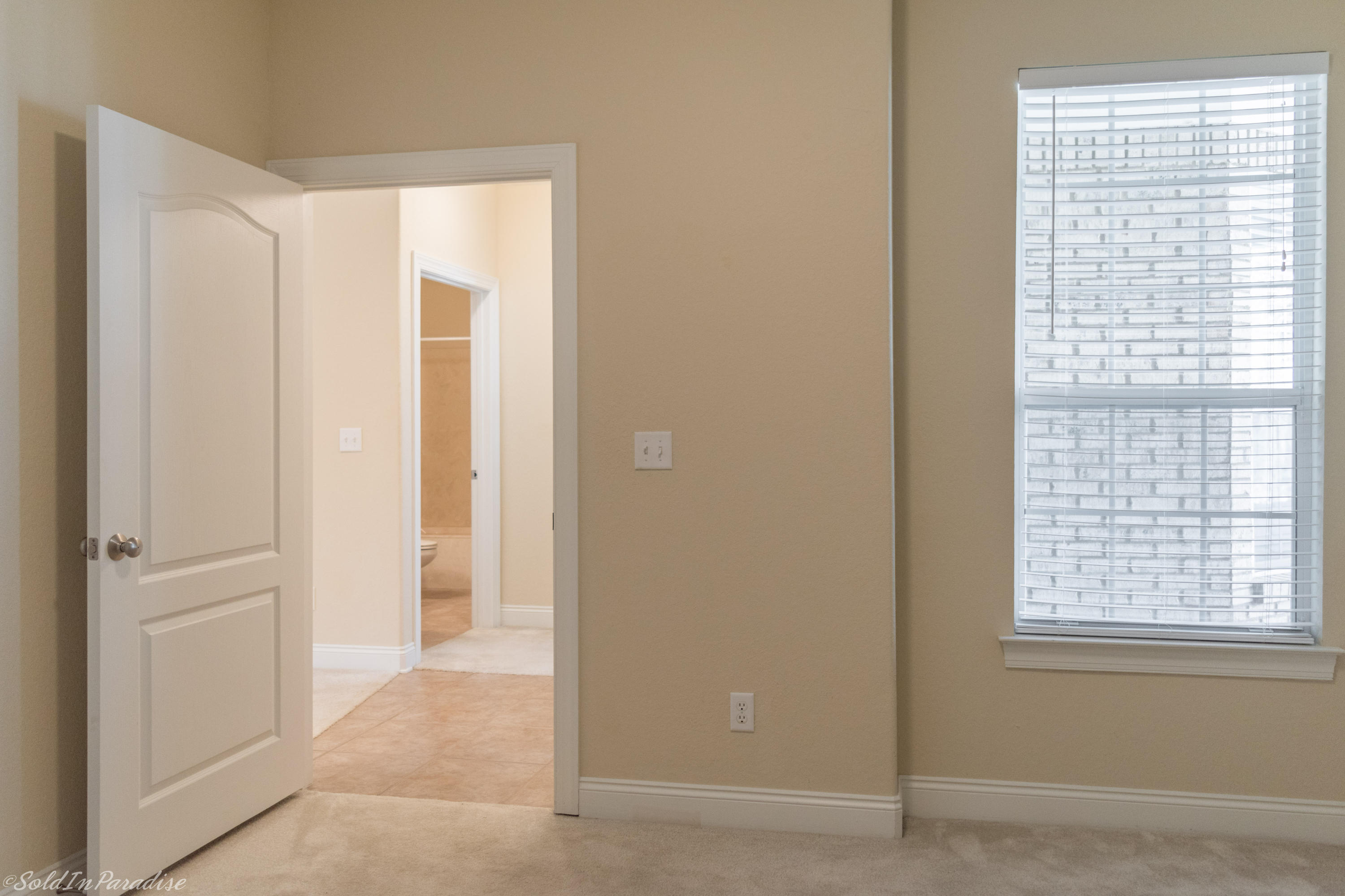 DIAMOND LAKES - Residential Lease