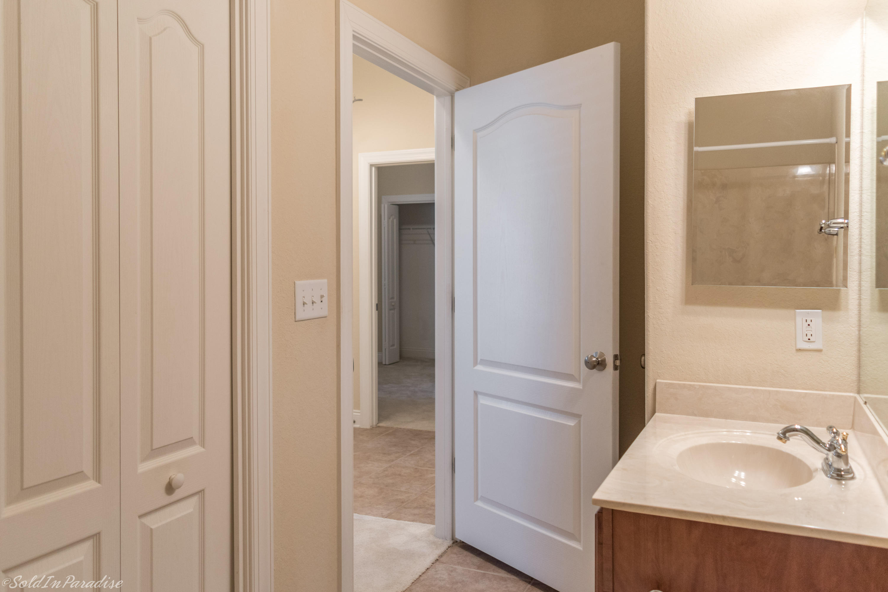 DIAMOND LAKES - Residential Lease