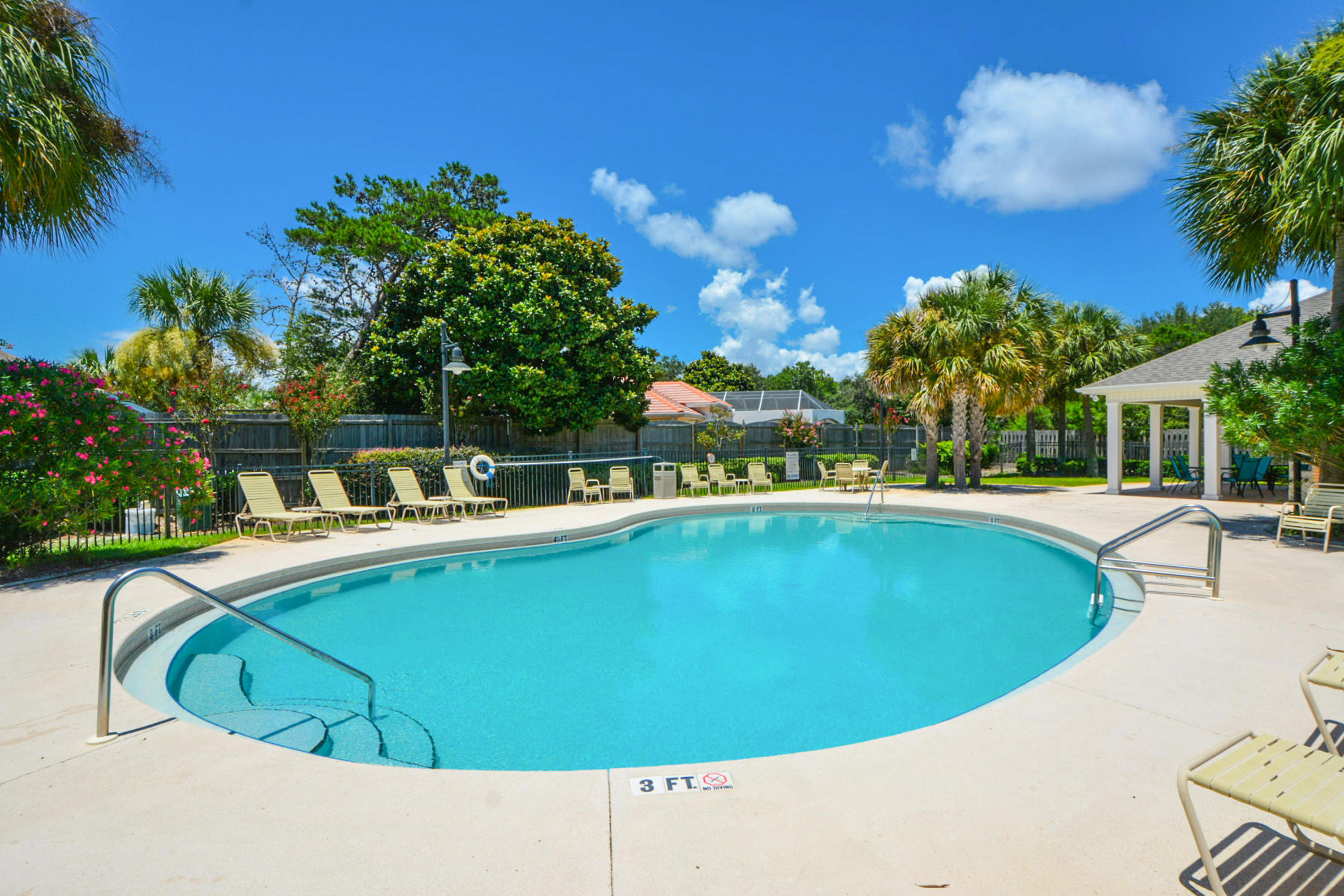 DIAMOND LAKES - Residential Lease