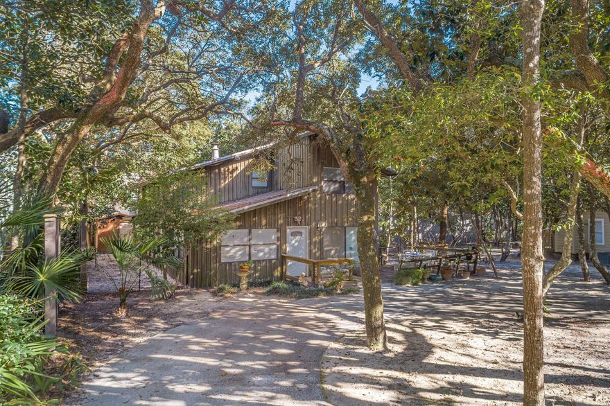 Excellent development opportunity! 70x110' in Old Seagrove! Neighborhood seeing record prices for new builds in the area.