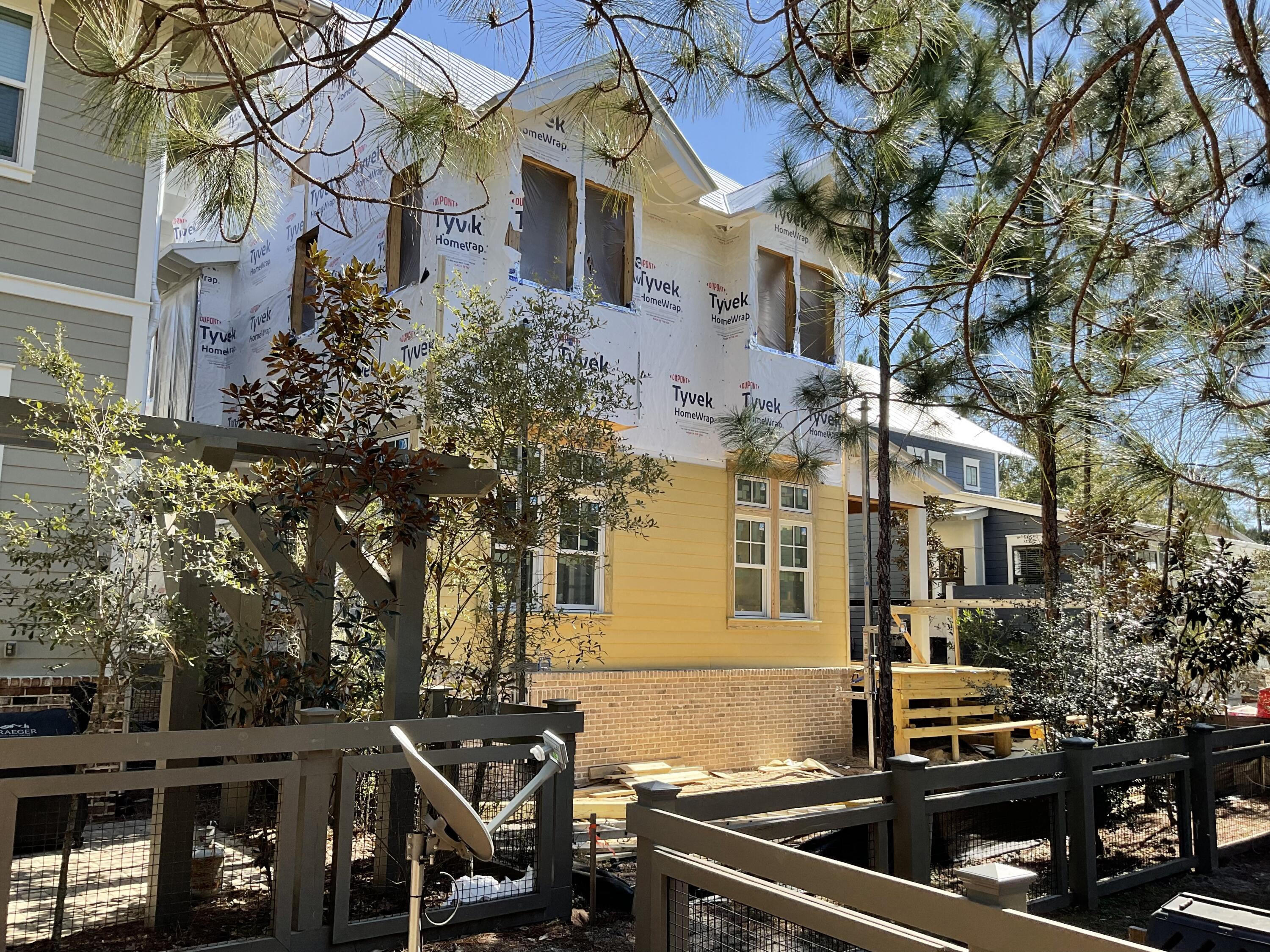 FOREST LAKES - Residential