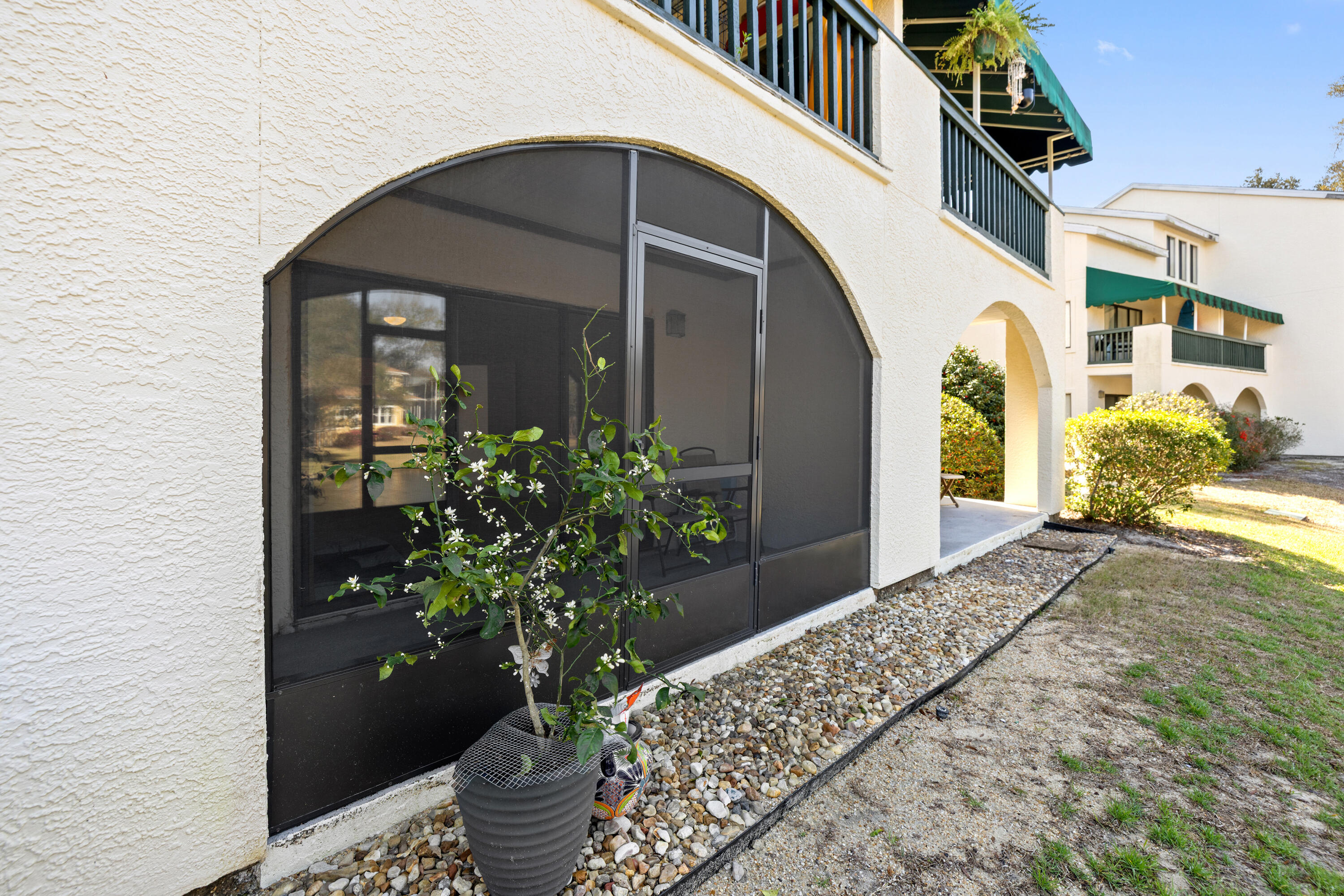 LAKESIDE CONDO AT BLUEWATER BAY - Residential