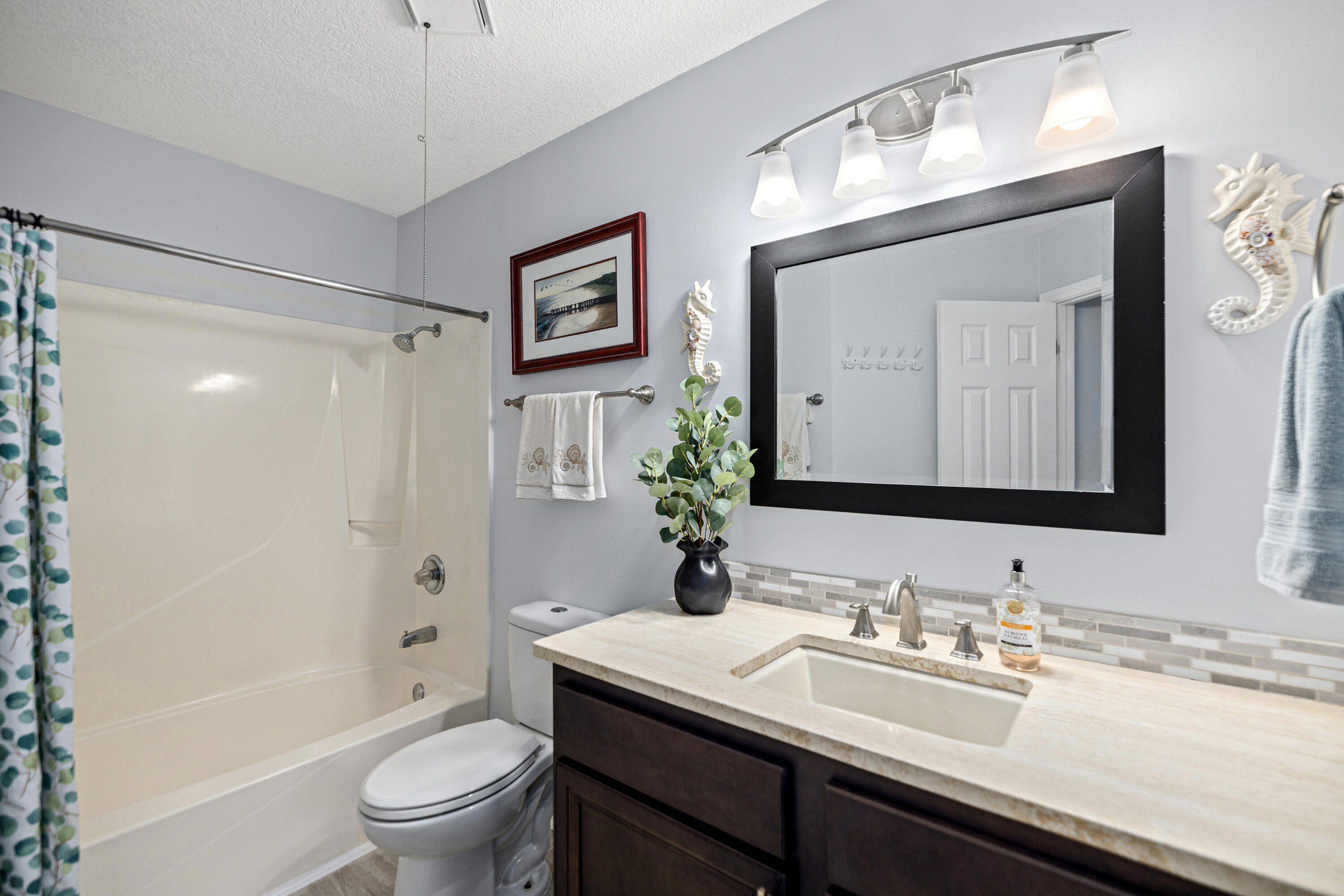 LAKESIDE CONDO AT BLUEWATER BAY - Residential