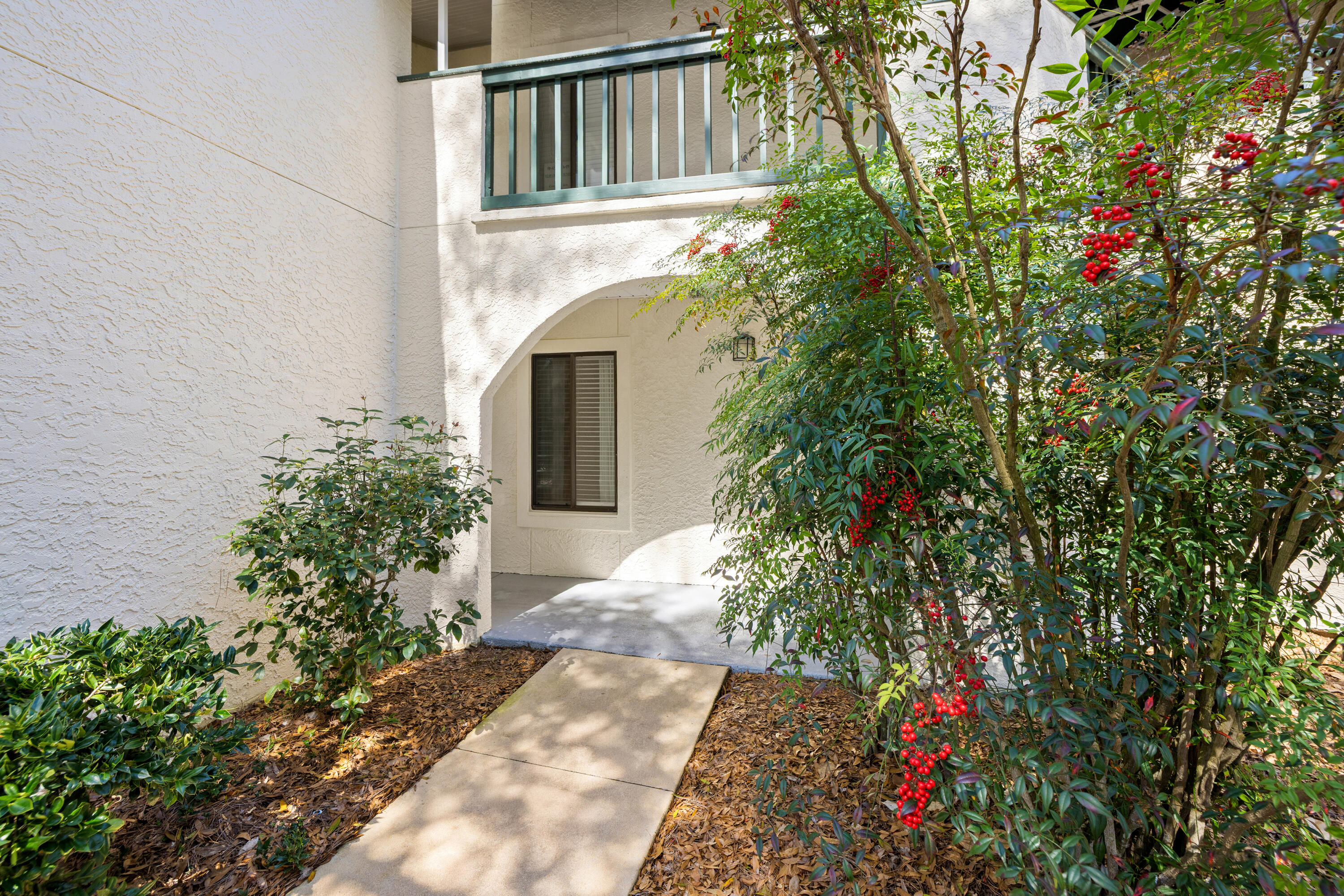 LAKESIDE CONDO AT BLUEWATER BAY - Residential