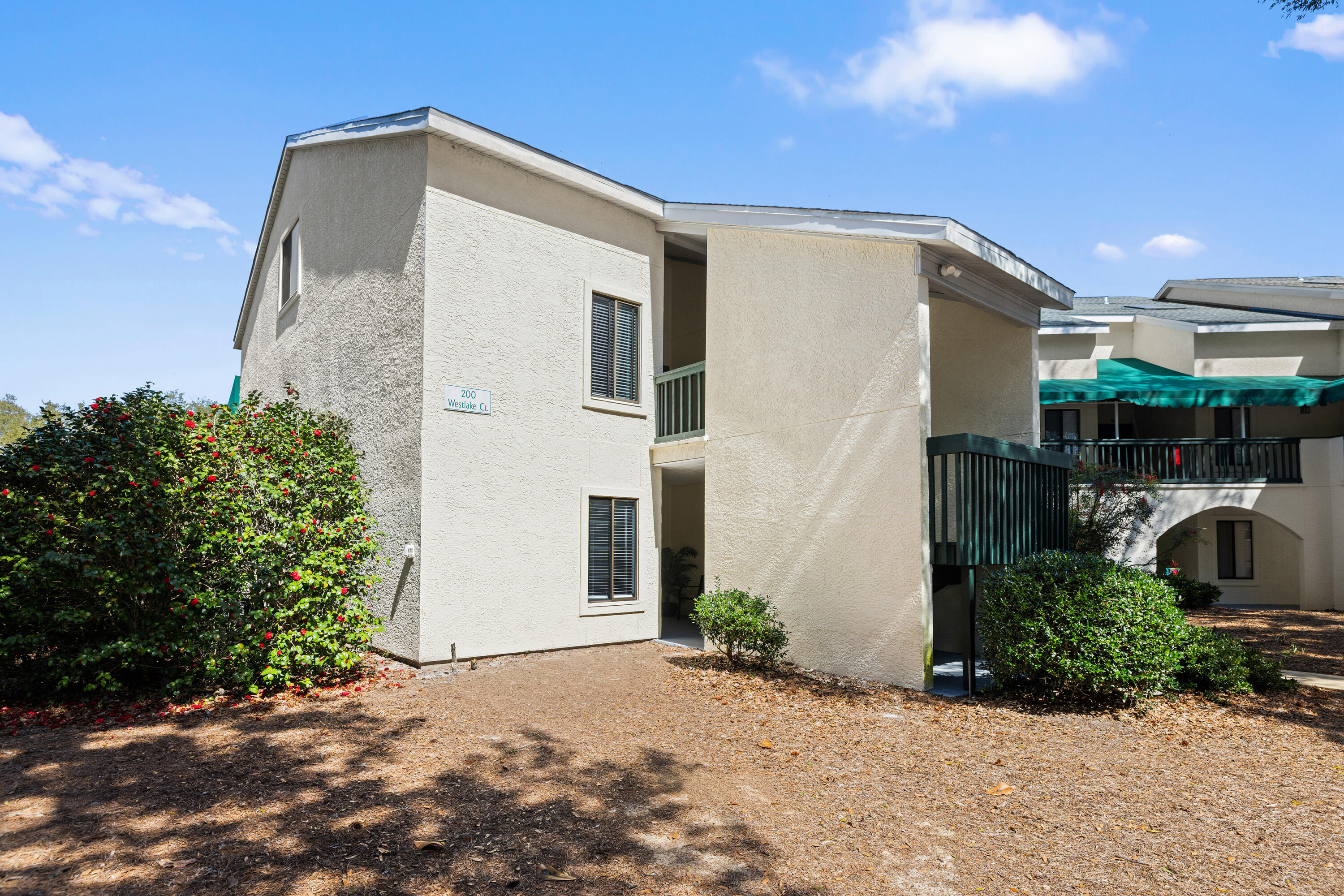 LAKESIDE CONDO AT BLUEWATER BAY - Residential