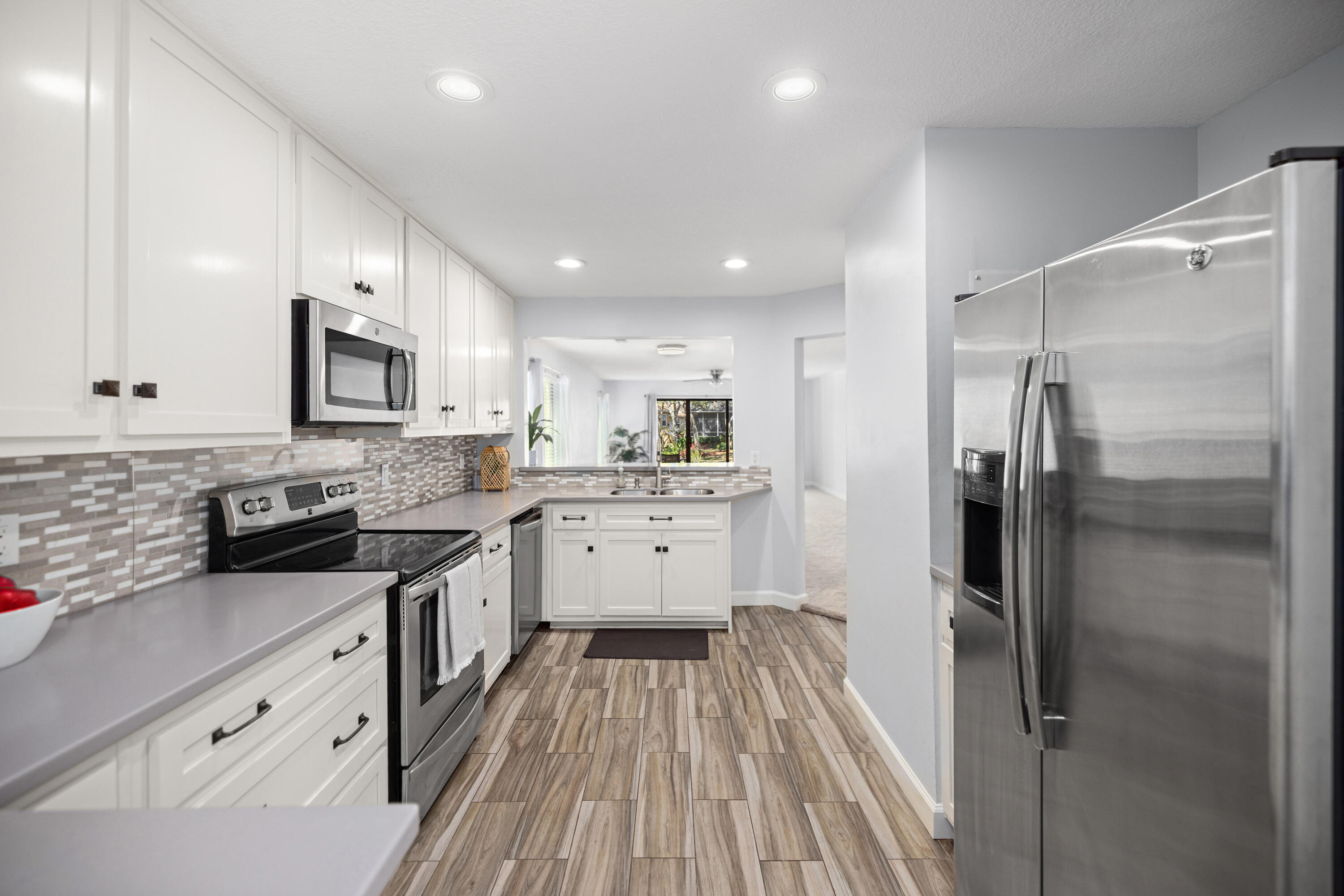 LAKESIDE CONDO AT BLUEWATER BAY - Residential