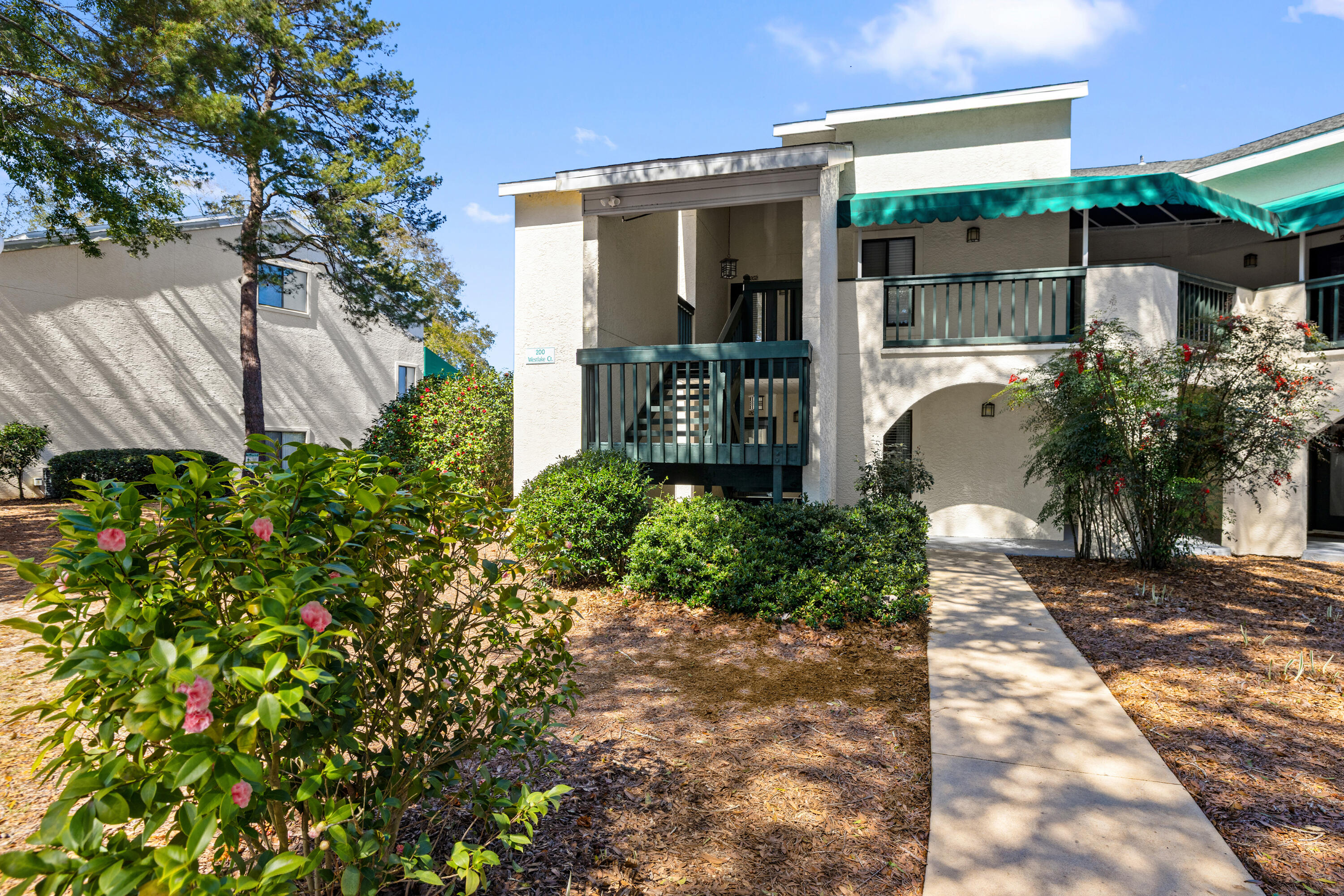 LAKESIDE CONDO AT BLUEWATER BAY - Residential