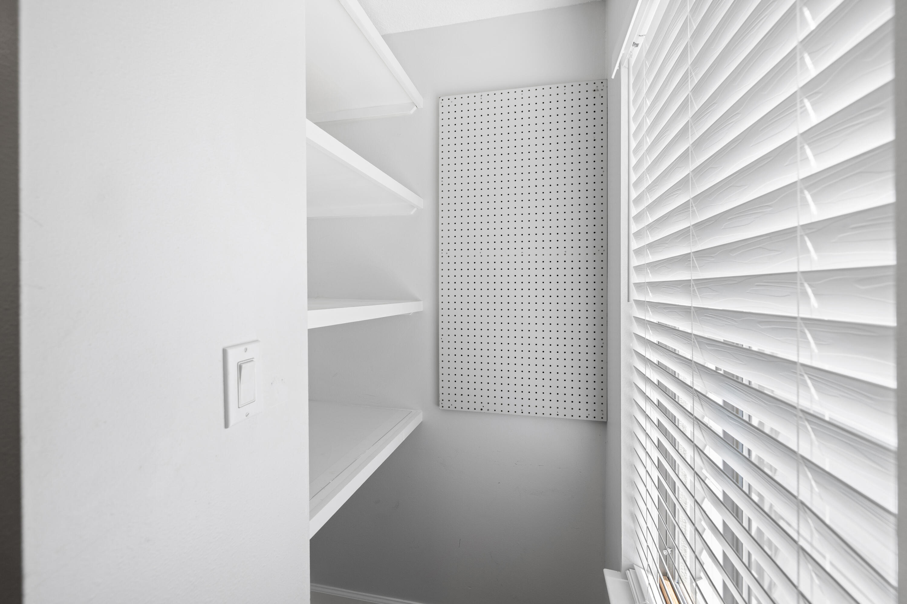 LAKESIDE CONDO AT BLUEWATER BAY - Residential