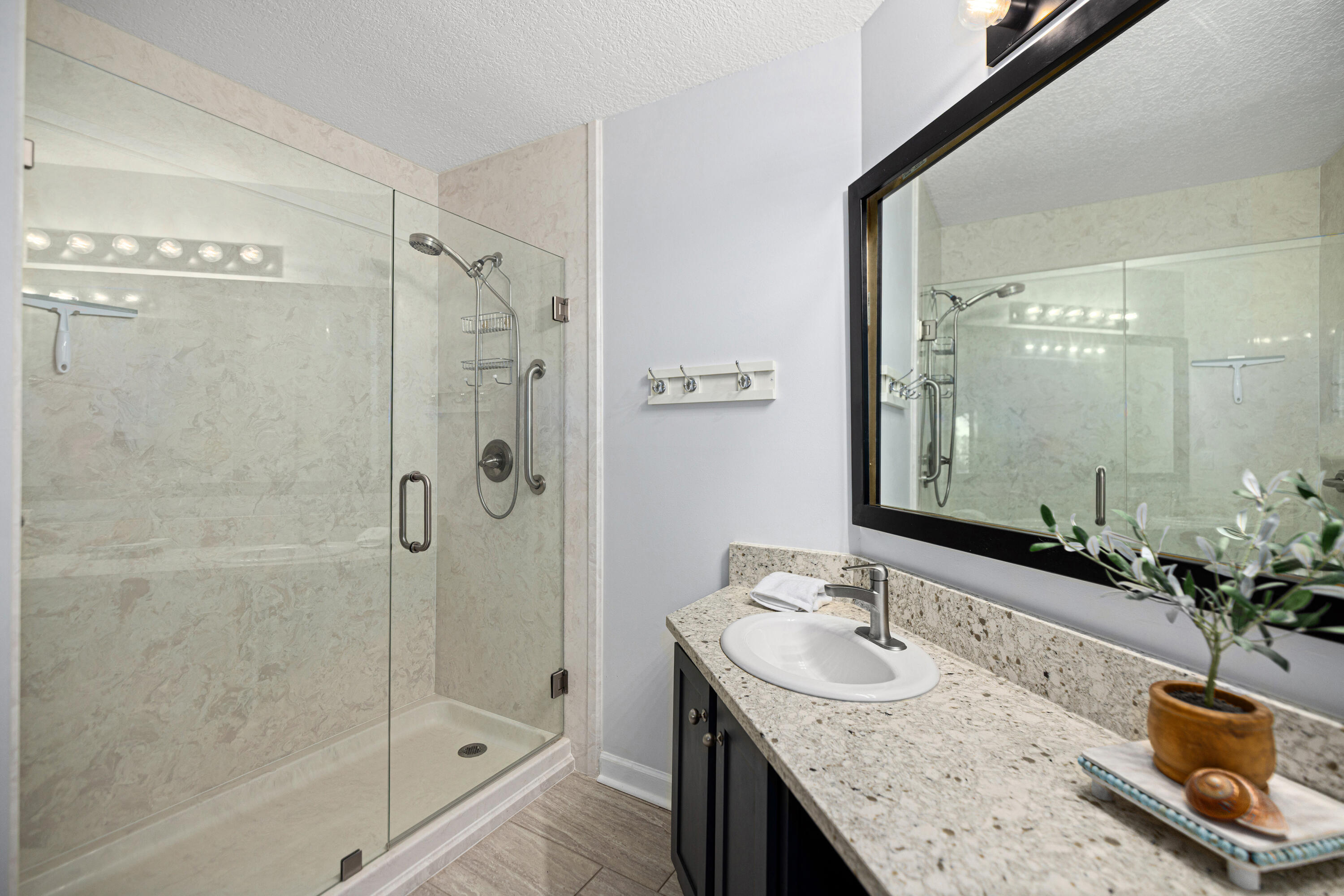 LAKESIDE CONDO AT BLUEWATER BAY - Residential