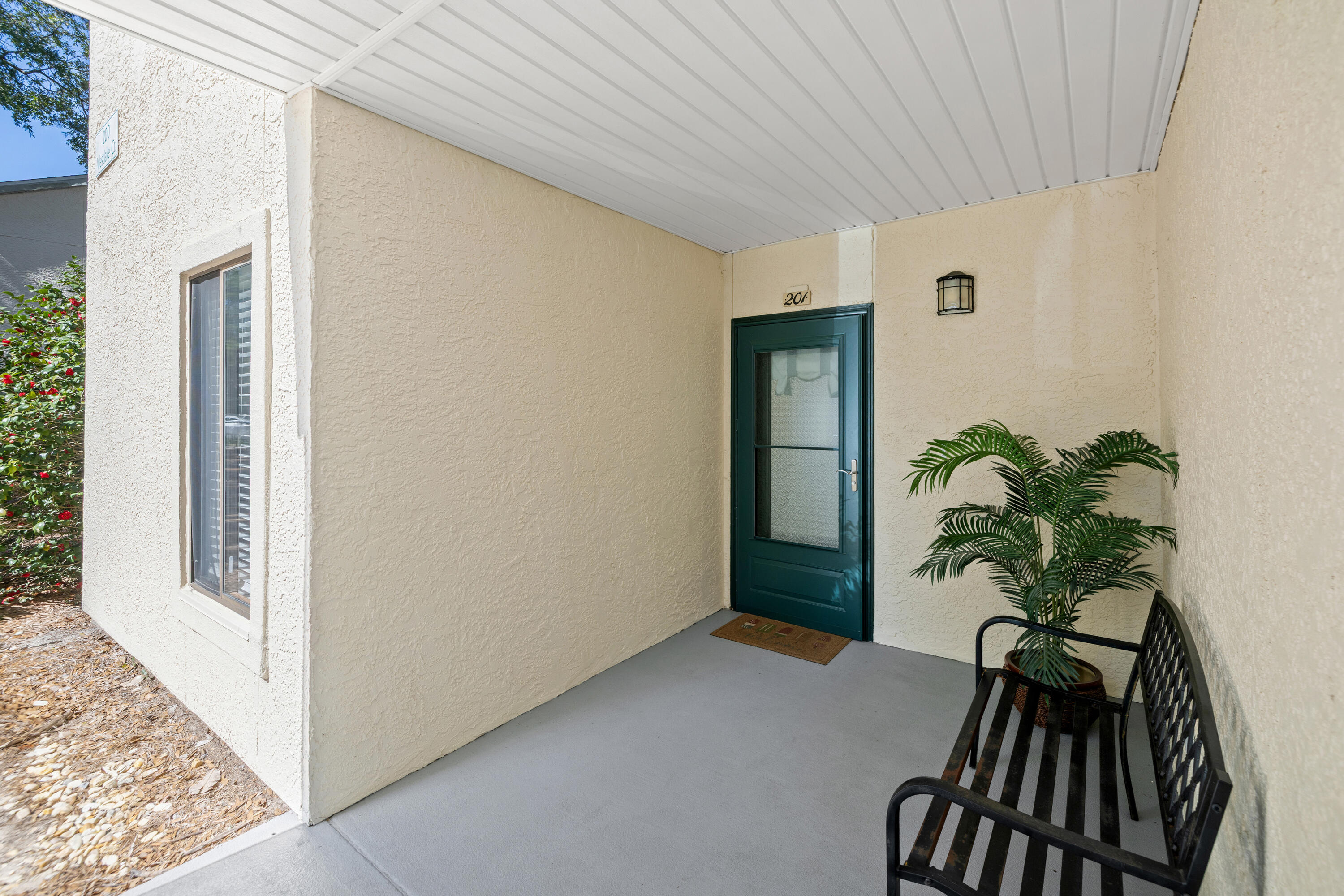 LAKESIDE CONDO AT BLUEWATER BAY - Residential