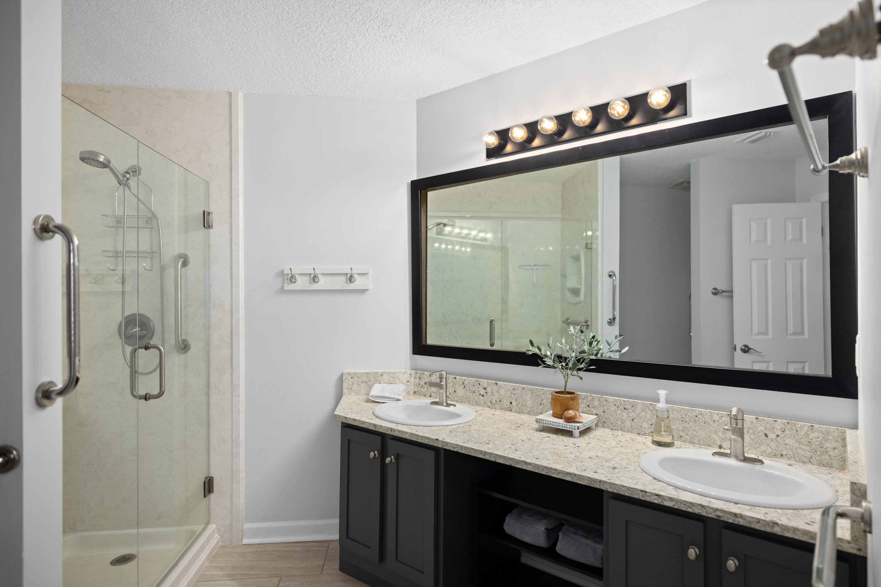 LAKESIDE CONDO AT BLUEWATER BAY - Residential