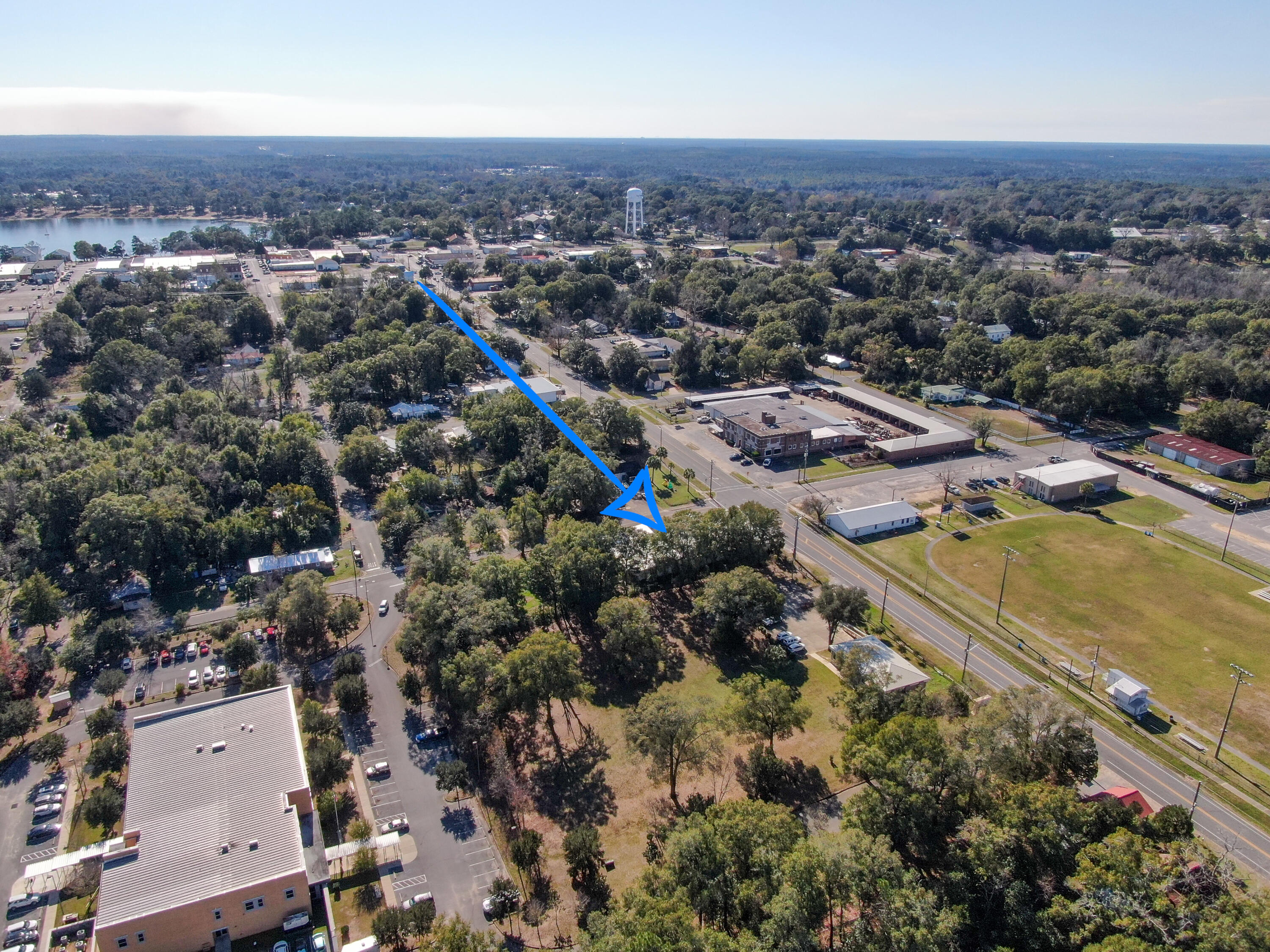 Main image without alt text