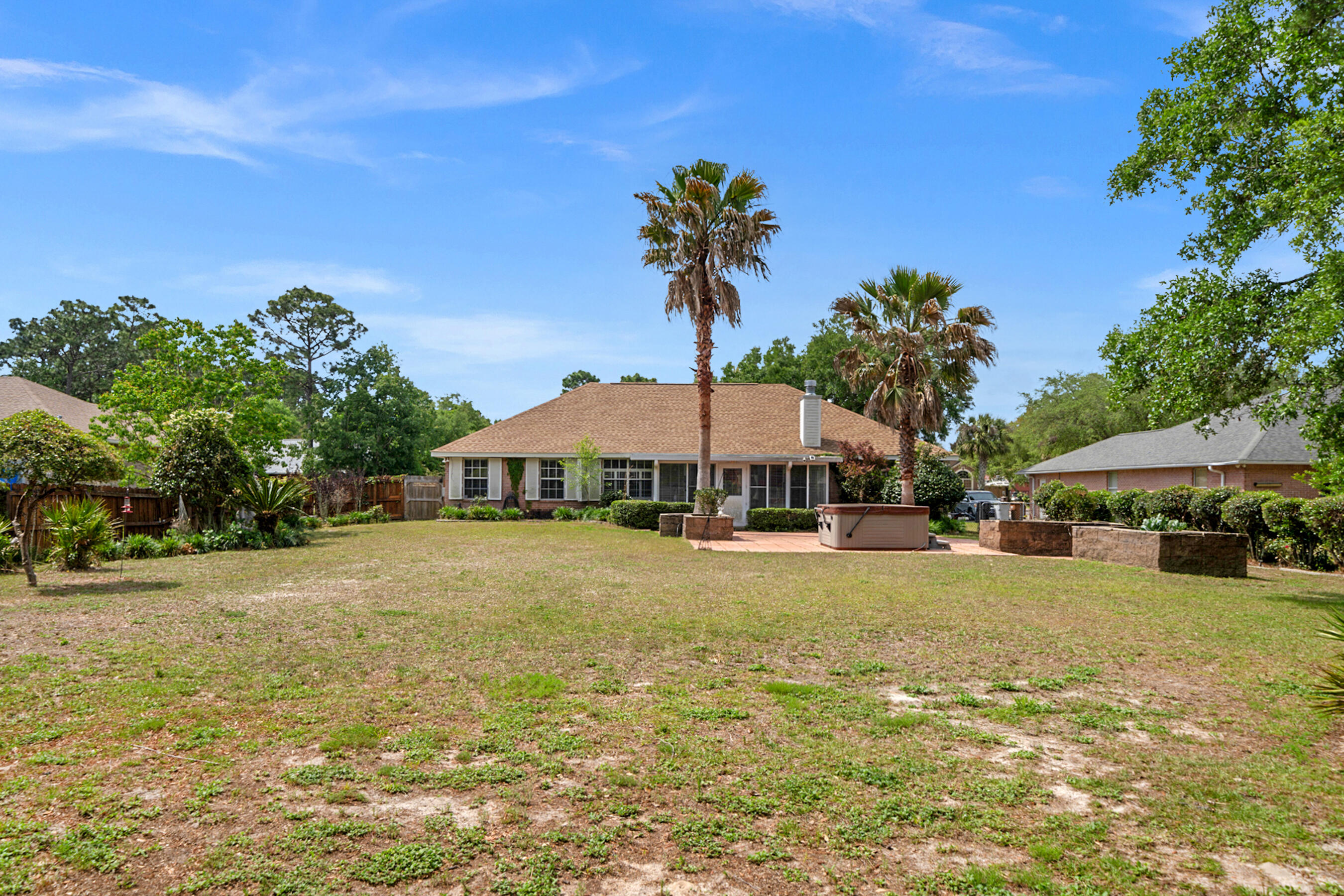 ROBLEDAL ESTATES UNIT 5 - Residential Lease