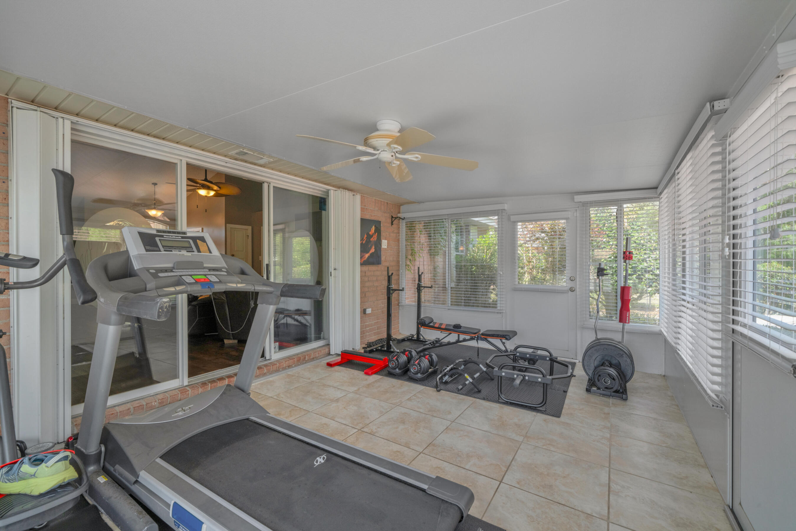 ROBLEDAL ESTATES UNIT 5 - Residential Lease