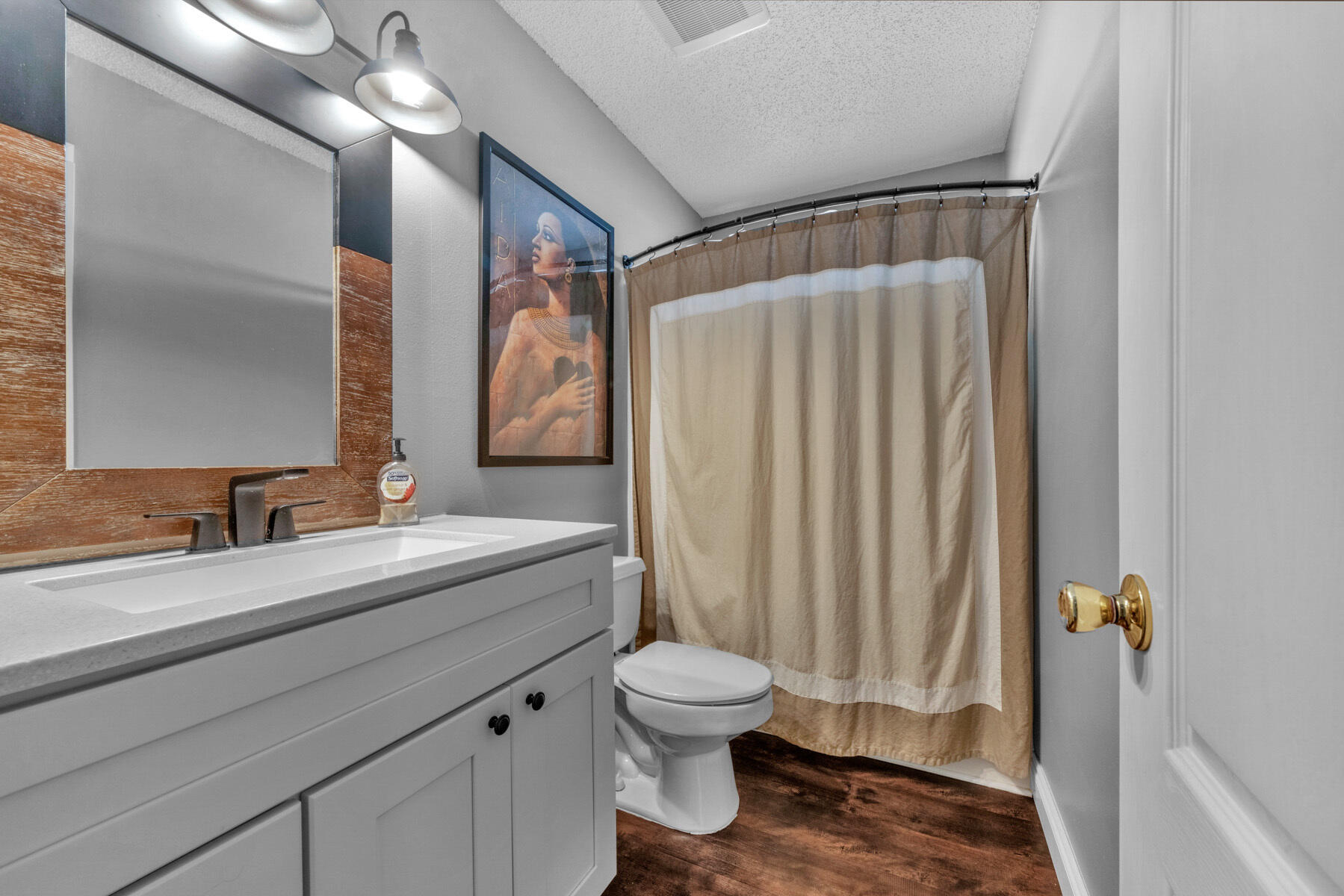 ROBLEDAL ESTATES UNIT 5 - Residential Lease