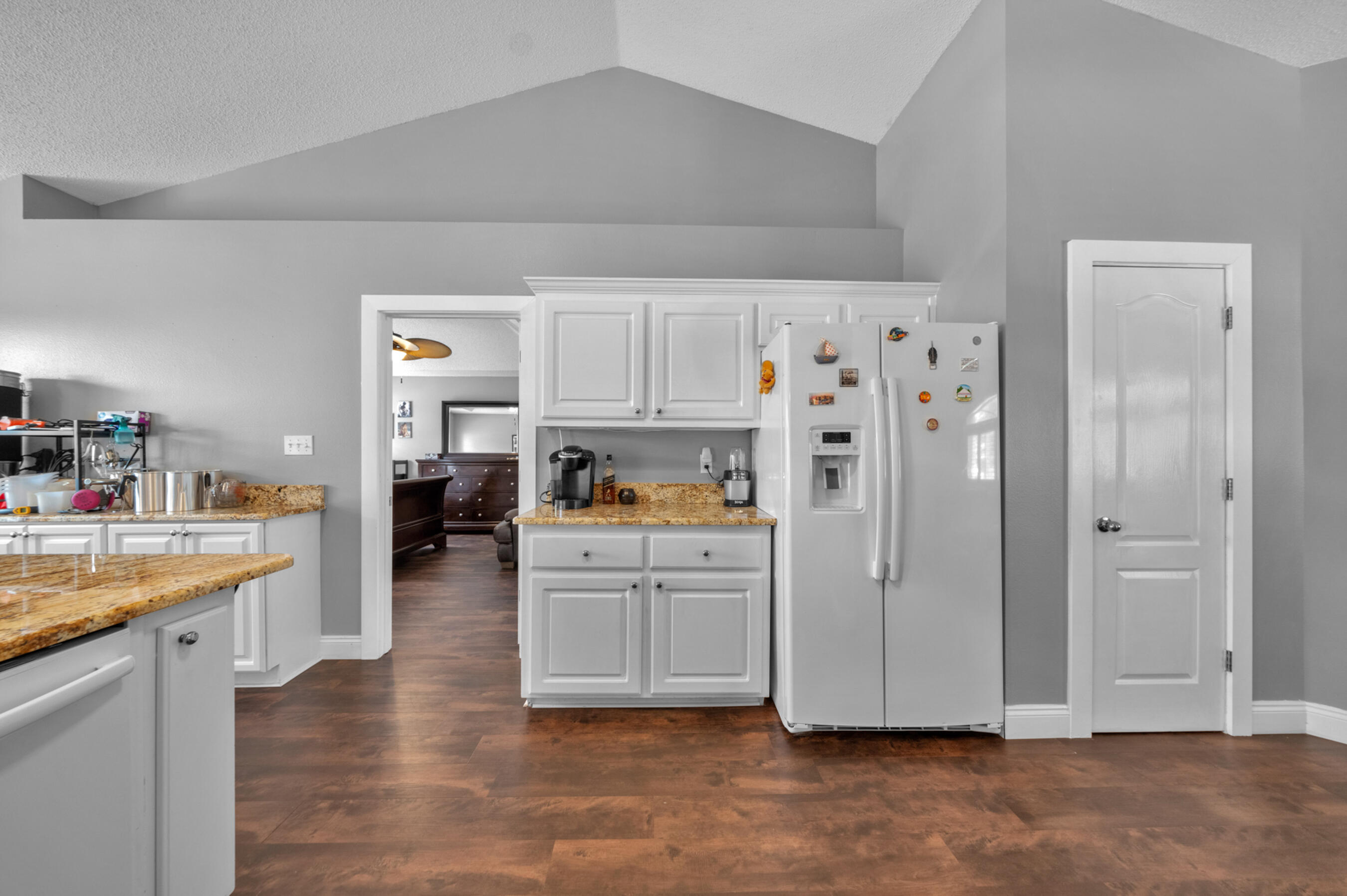 ROBLEDAL ESTATES UNIT 5 - Residential Lease