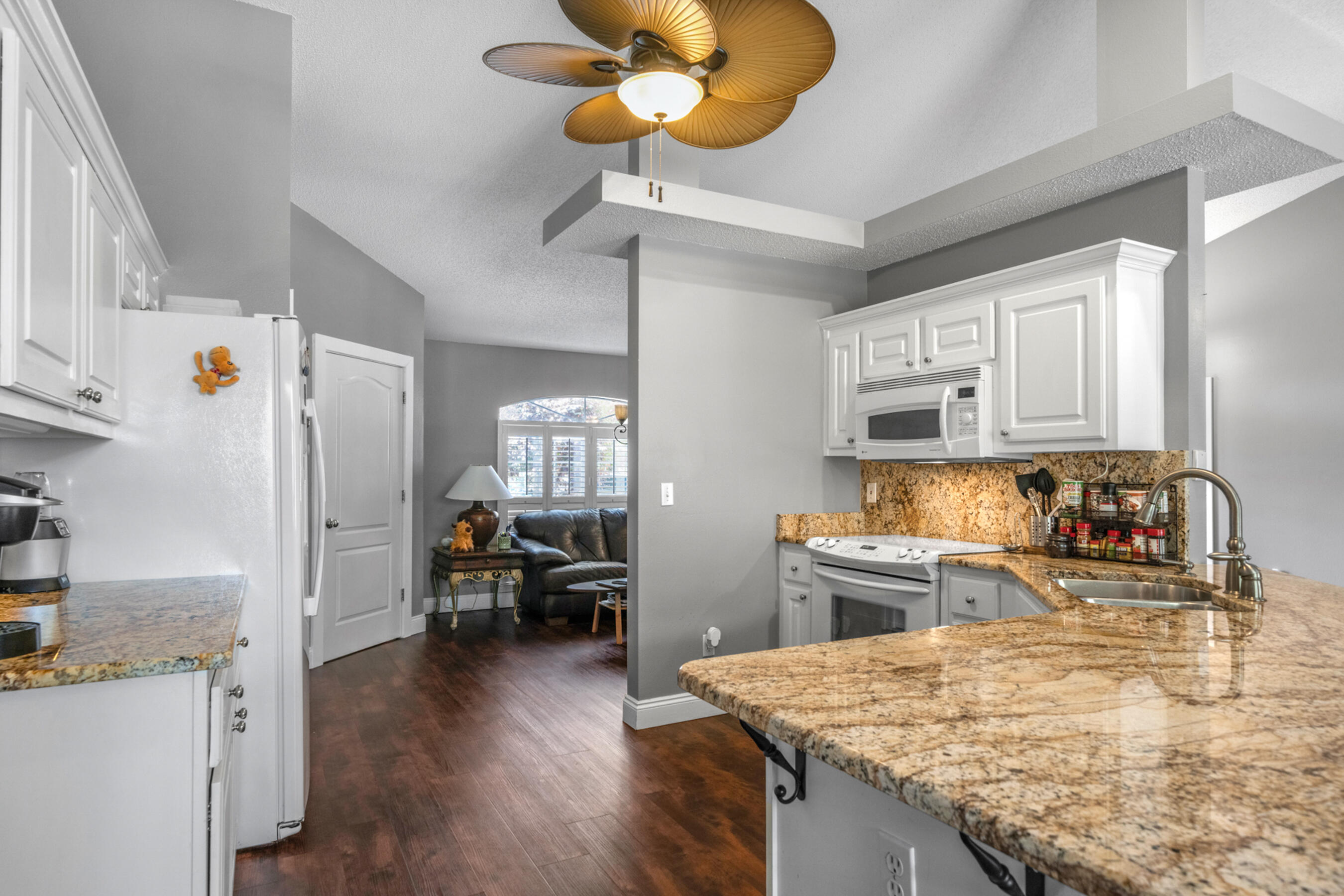 ROBLEDAL ESTATES UNIT 5 - Residential Lease