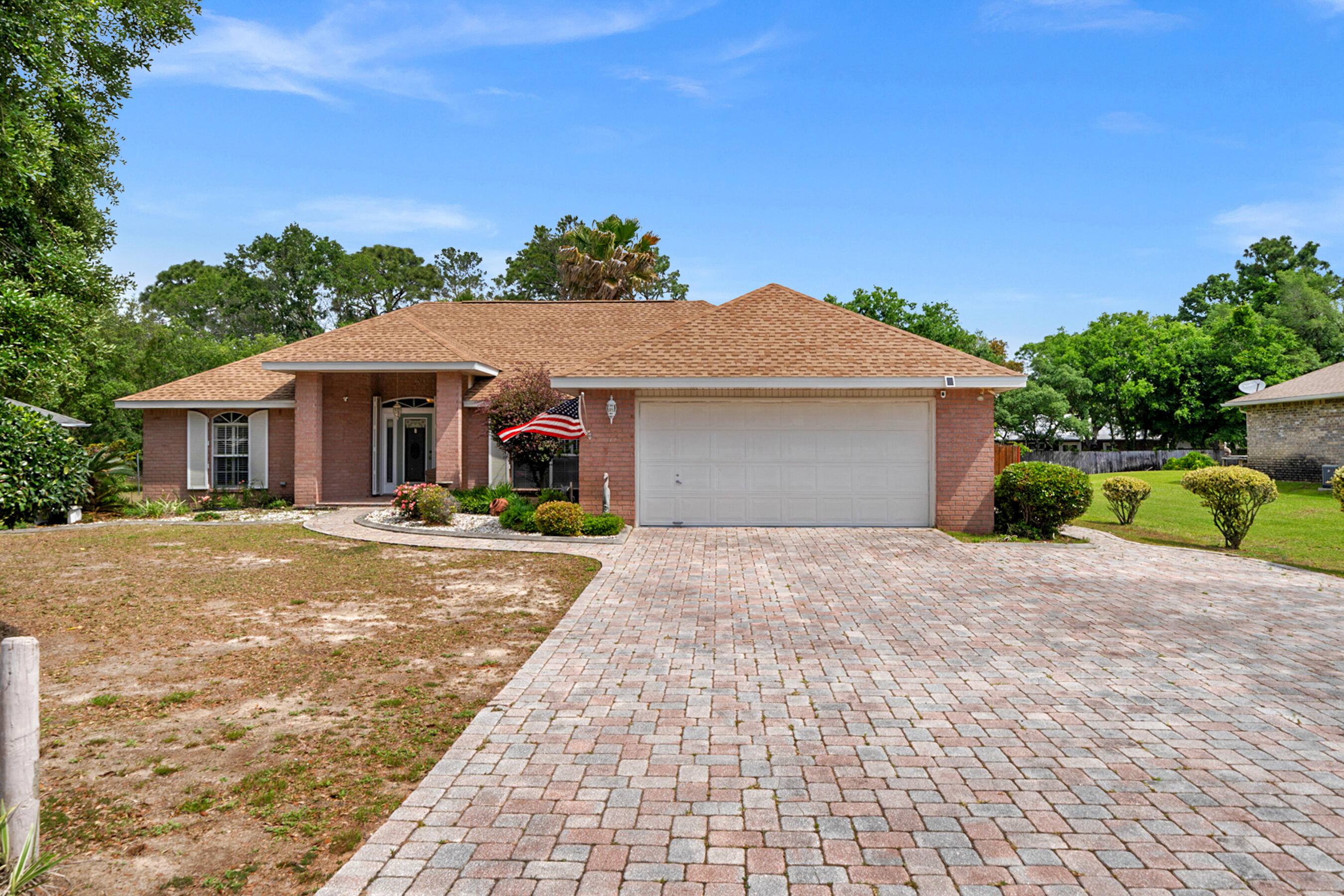 ROBLEDAL ESTATES UNIT 5 - Residential Lease