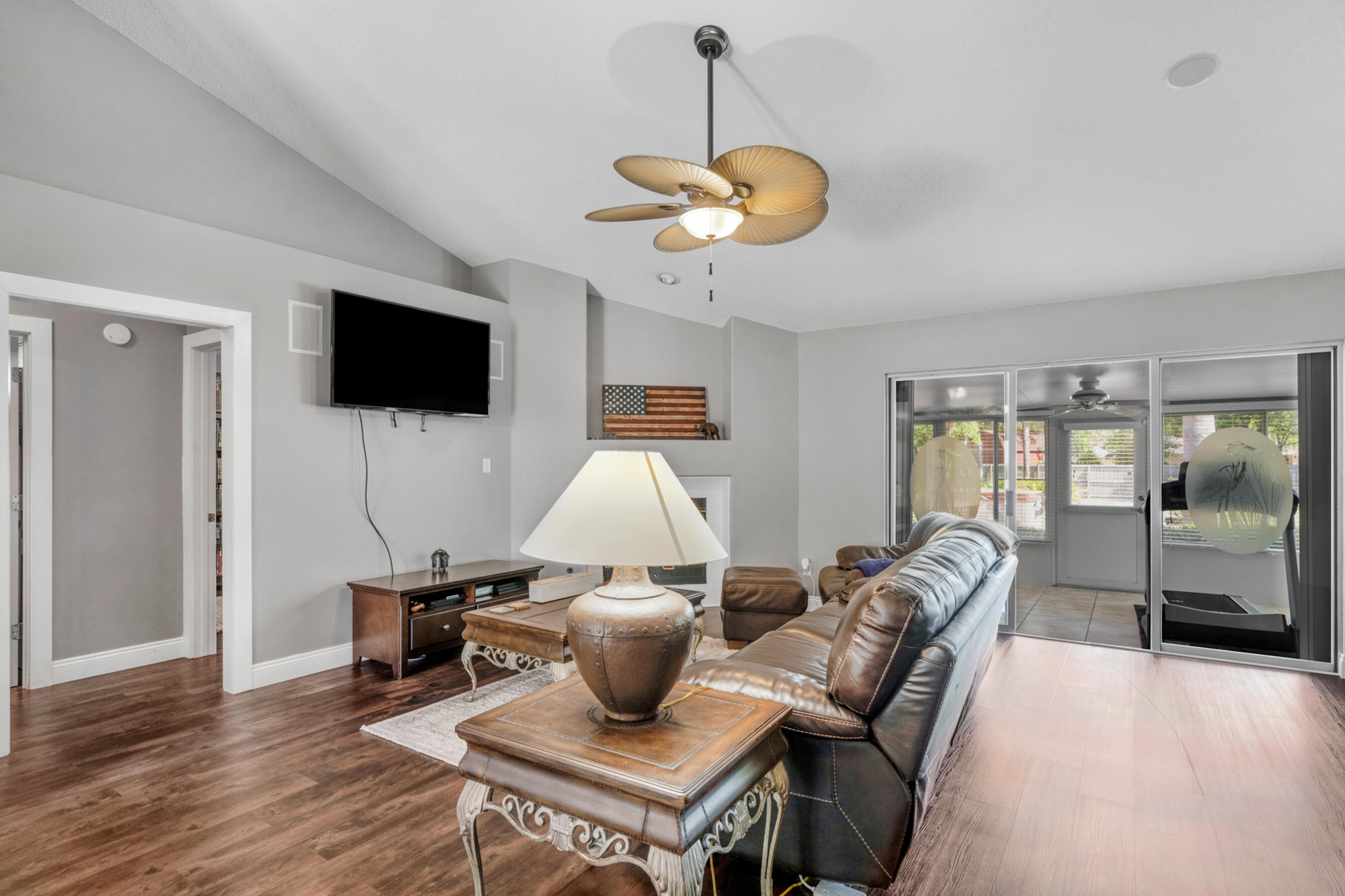 ROBLEDAL ESTATES UNIT 5 - Residential Lease