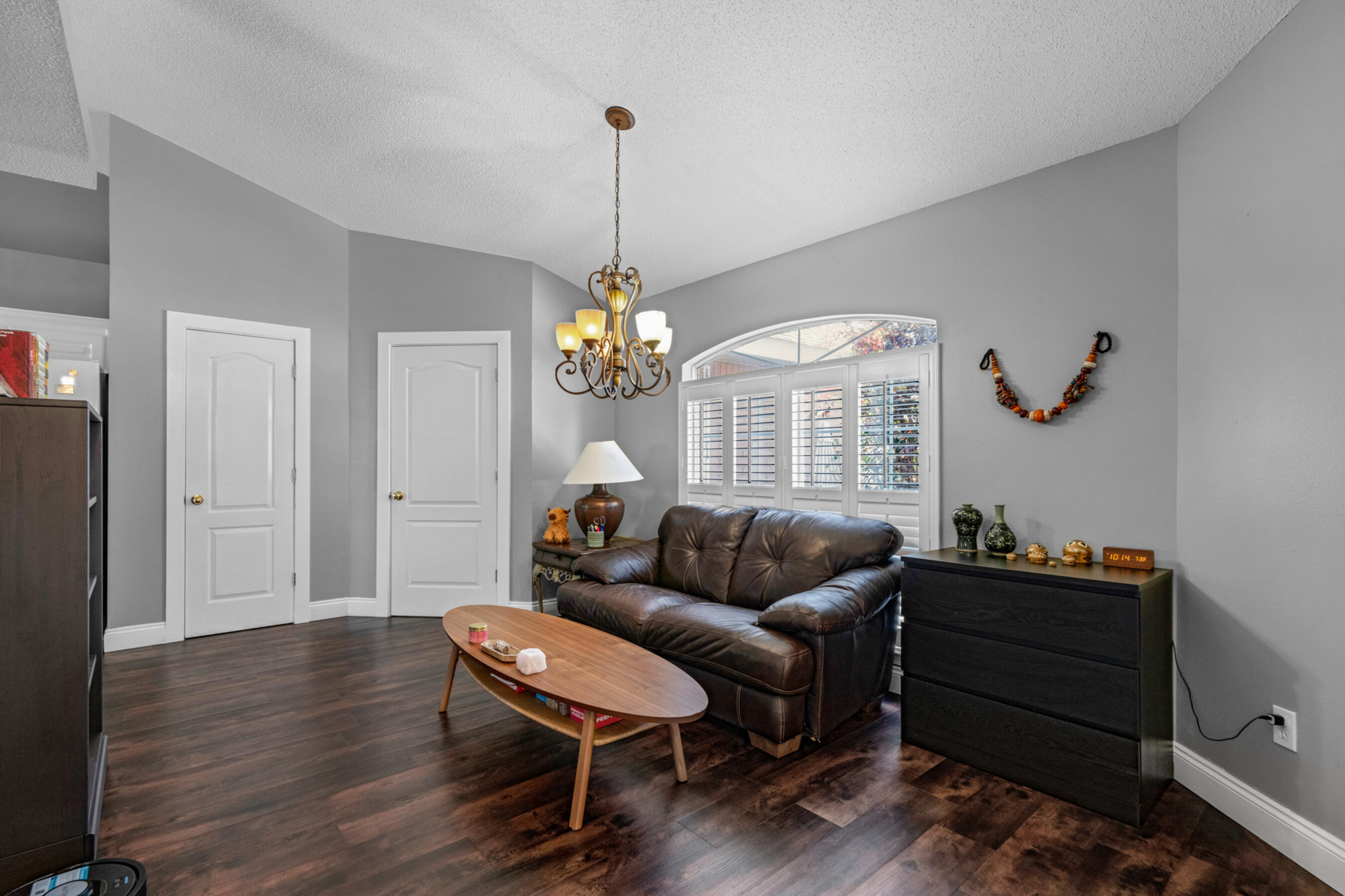 ROBLEDAL ESTATES UNIT 5 - Residential Lease