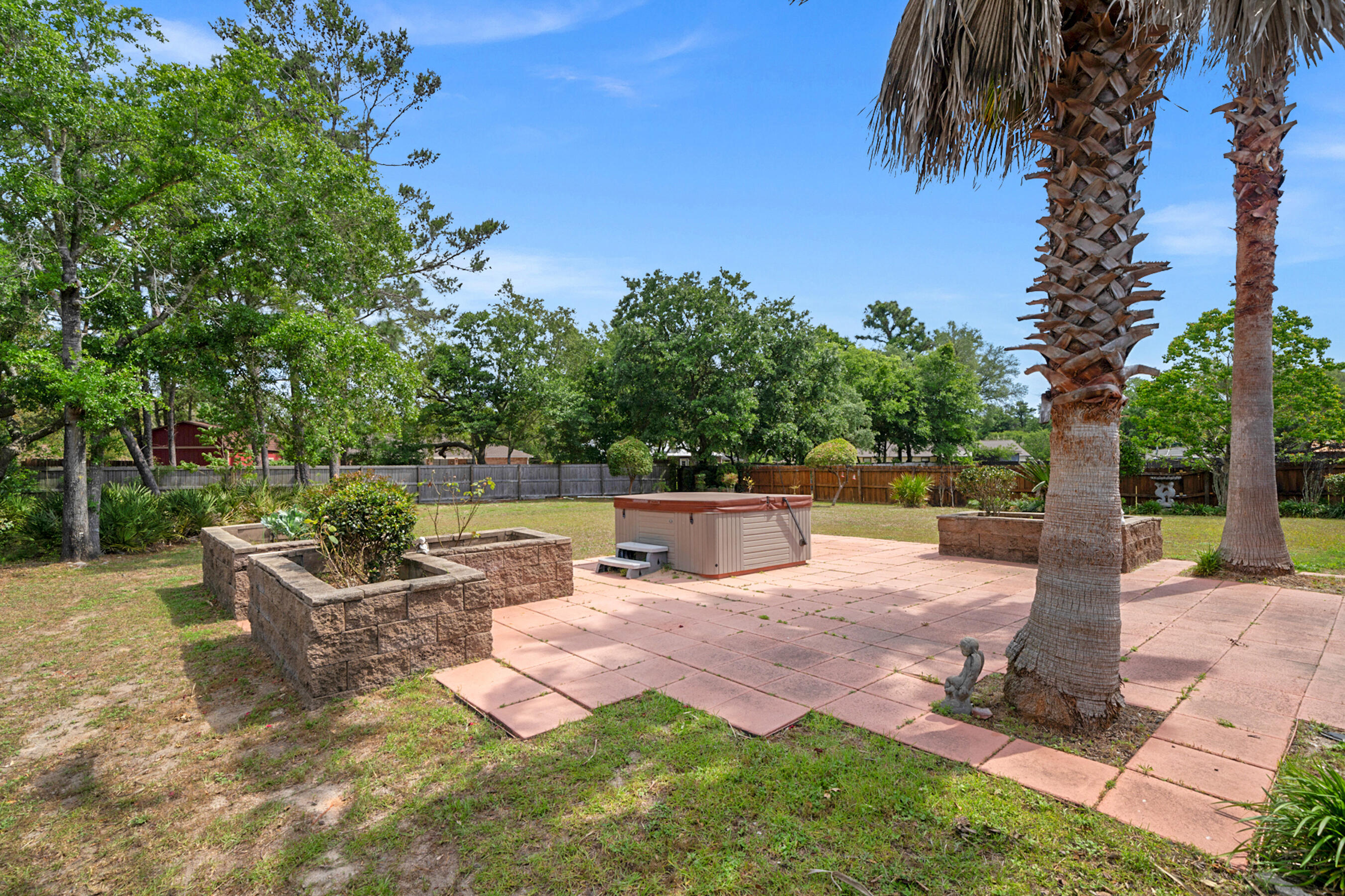 ROBLEDAL ESTATES UNIT 5 - Residential Lease