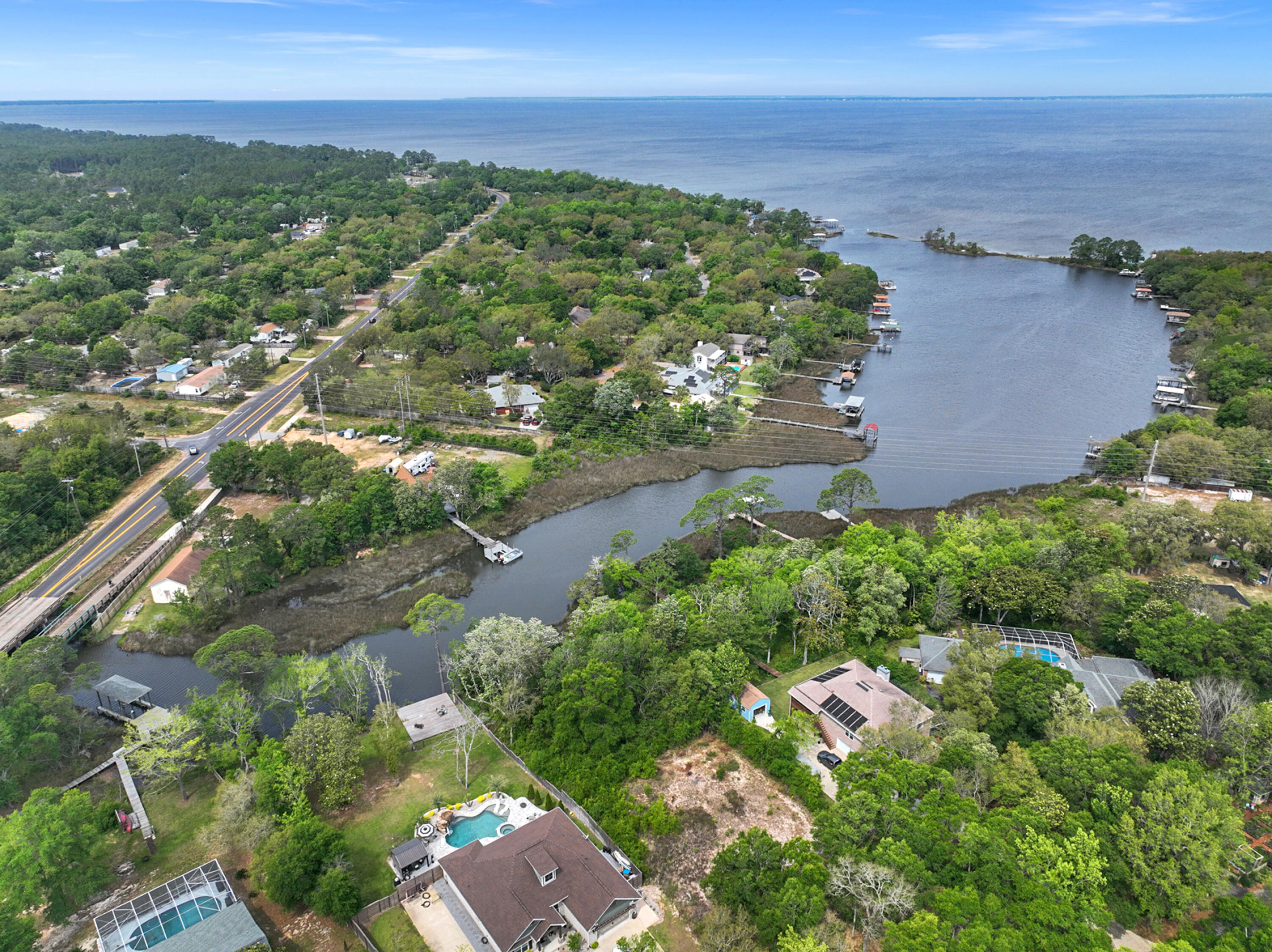 ROBLEDAL ESTATES UNIT 5 - Residential Lease